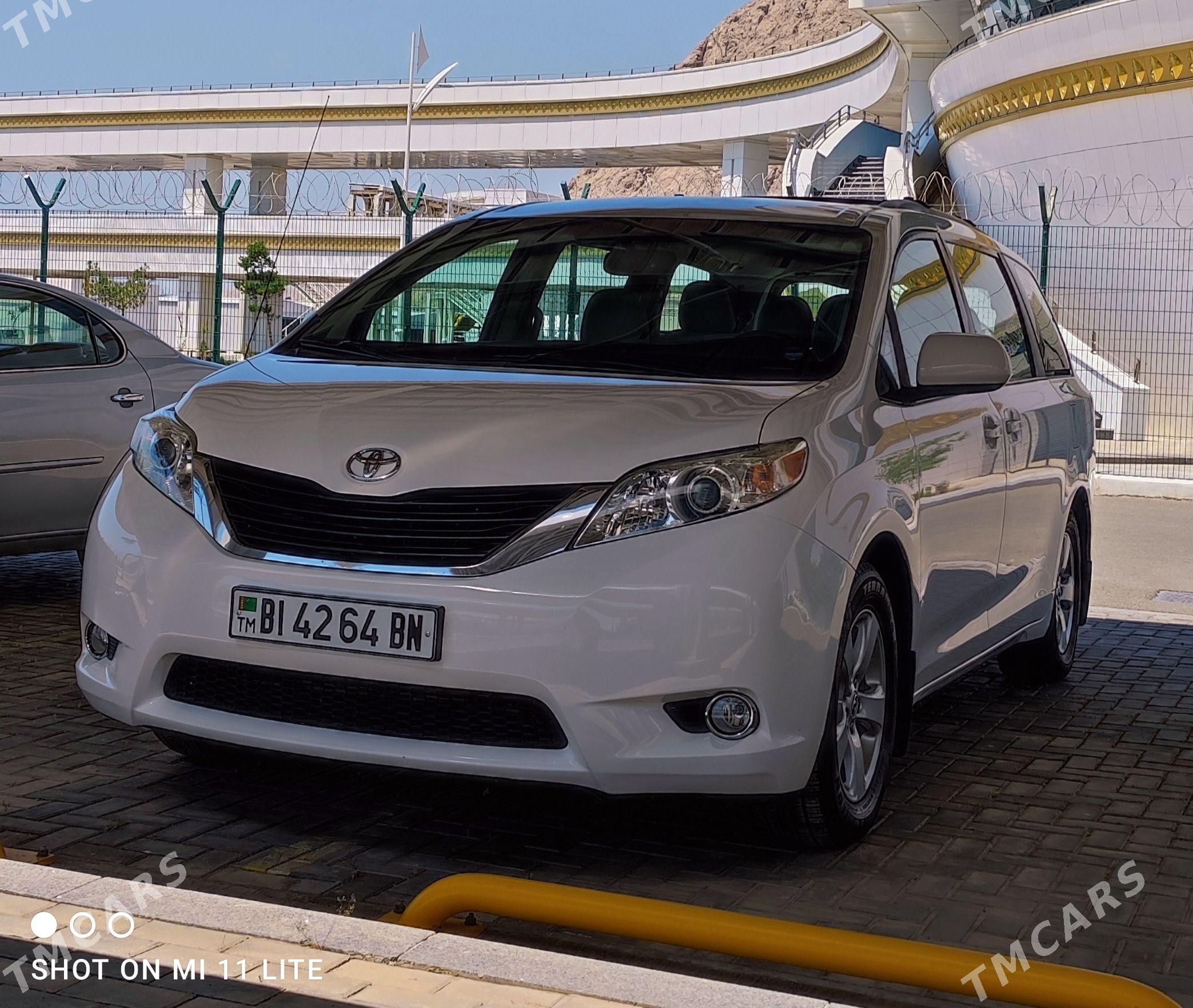 Toyota Sienna 2011 - 350 000 TMT - Türkmenbaşy - img 1