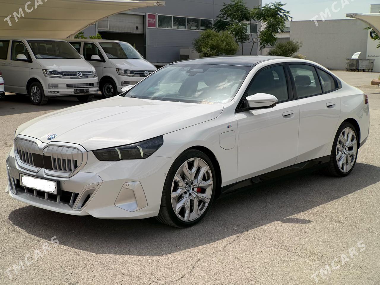 BMW 550 2025 - 2 300 000 TMT - ул. Туркменбаши шаёлы (Ленина) - img 1