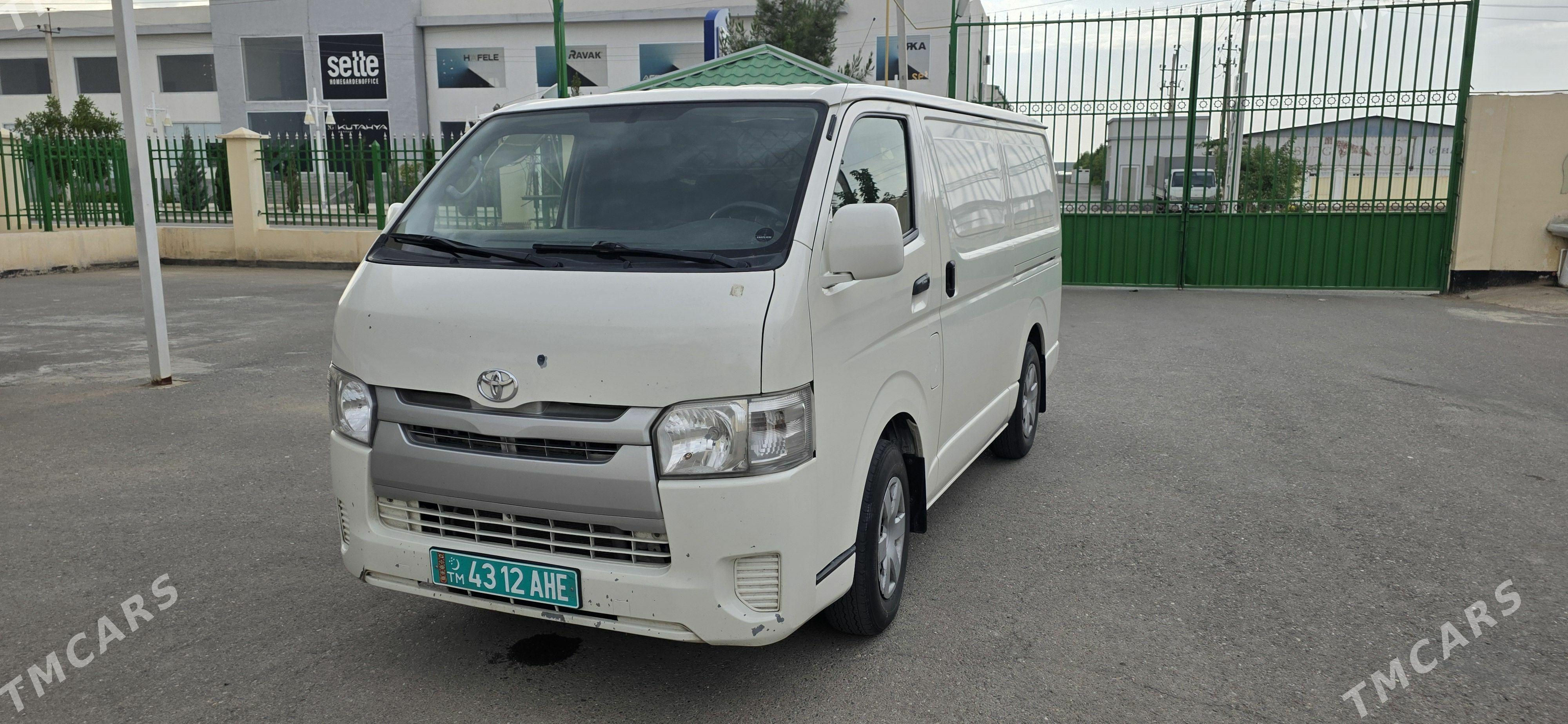 Toyota Hiace 2018 - 370 000 TMT - Анев - img 1