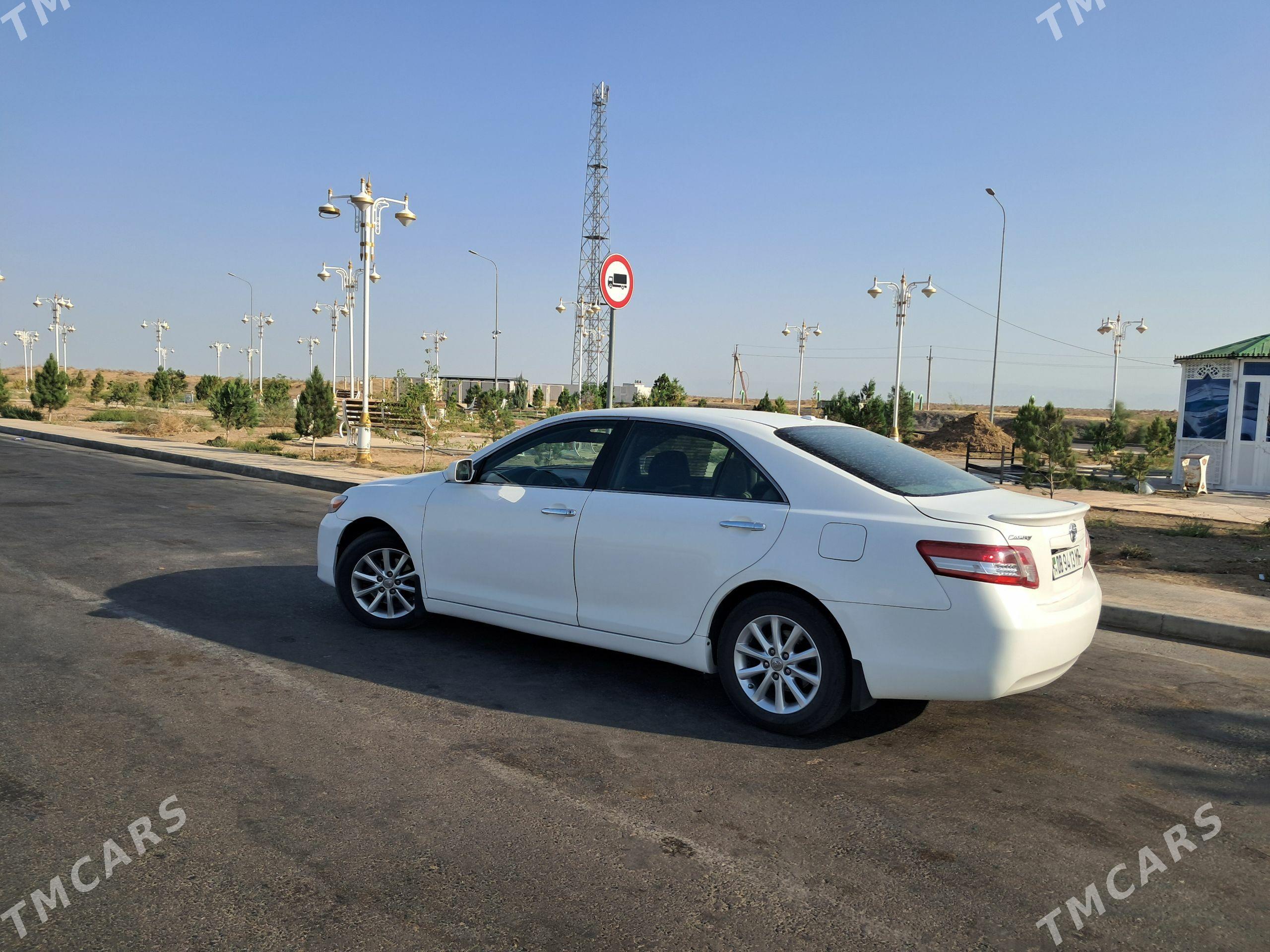 Toyota Camry 2010 - 235 000 TMT - Тагтабазар - img 1