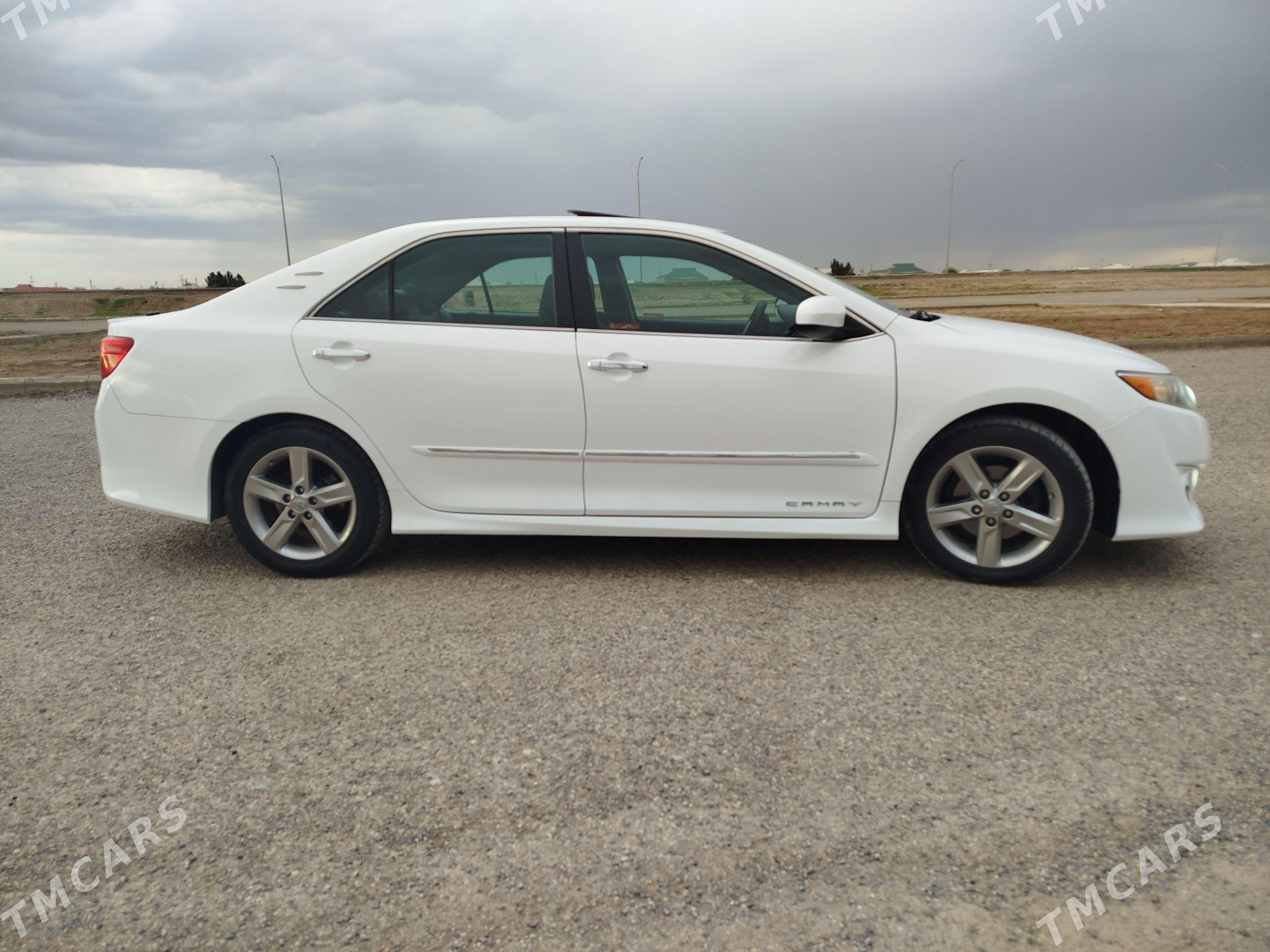 Toyota Camry 2012 - 240 000 TMT - Теджен - img 1