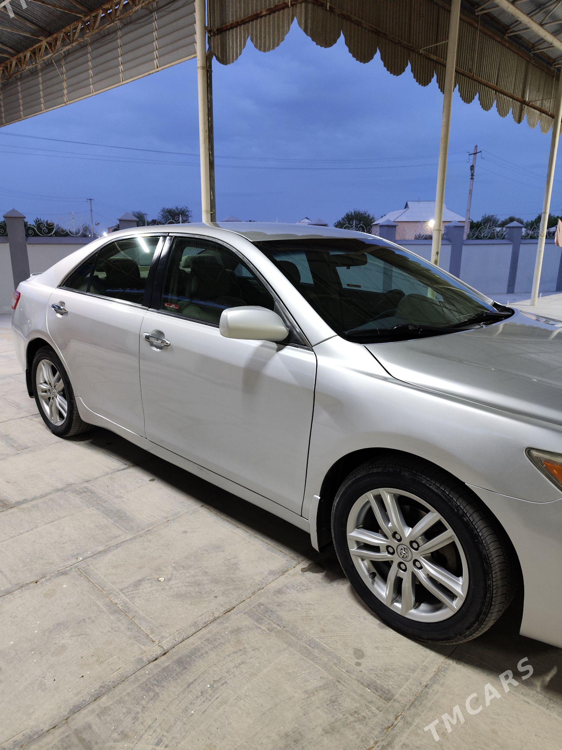 Toyota Camry 2011 - 235 000 TMT - Шатлык - img 1