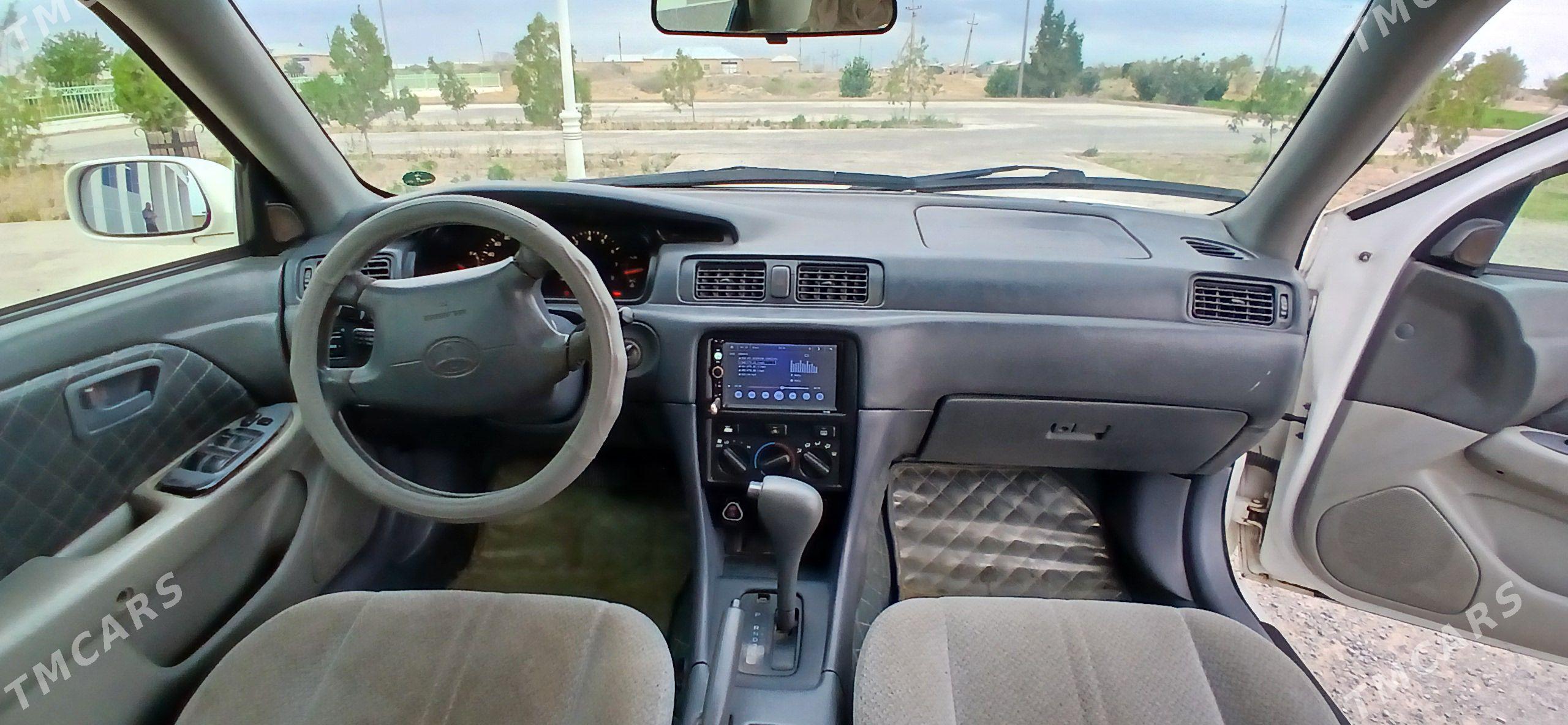 Toyota Camry 2001 - 110 000 TMT - Халач - img 1