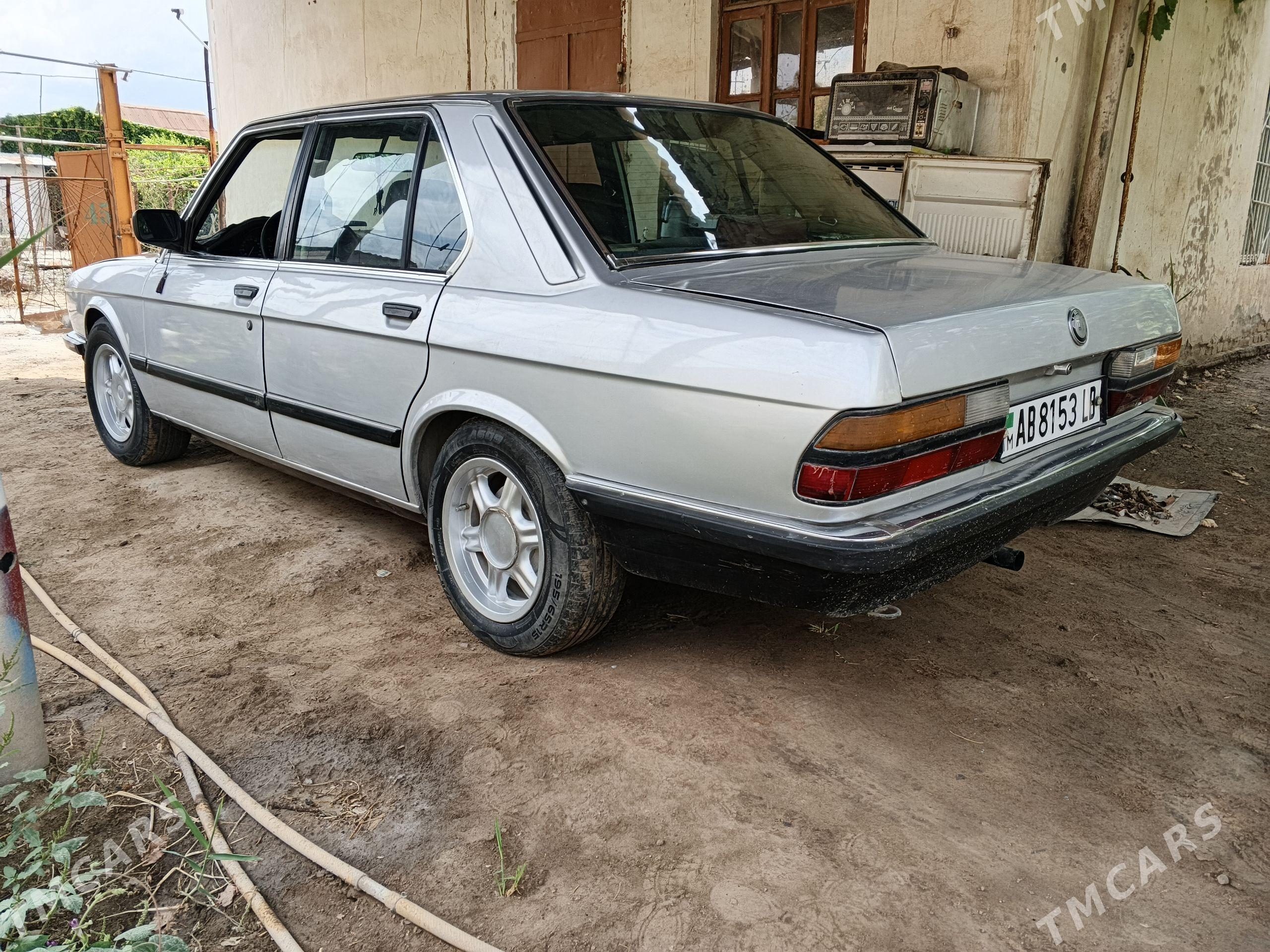 BMW 520 1985 - 35 000 TMT - Туркменабат - img 1