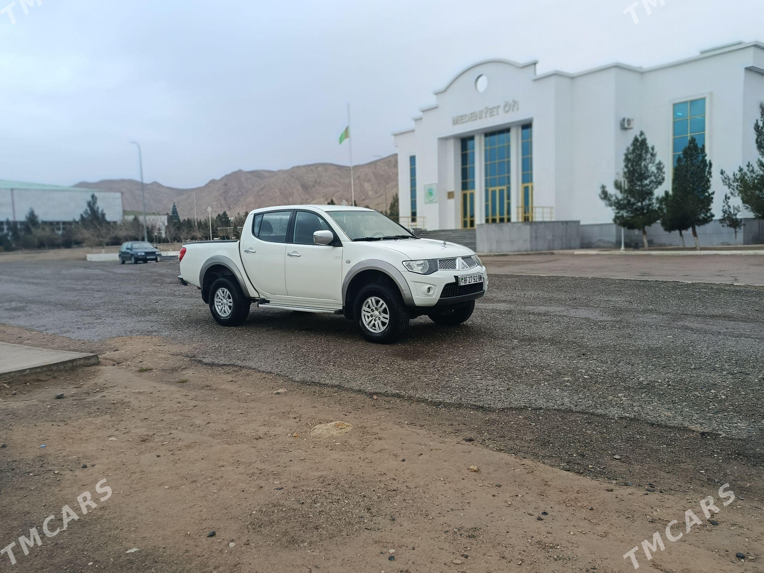 Mitsubishi L200 2011 - 300 000 TMT - Туркменбаши - img 1