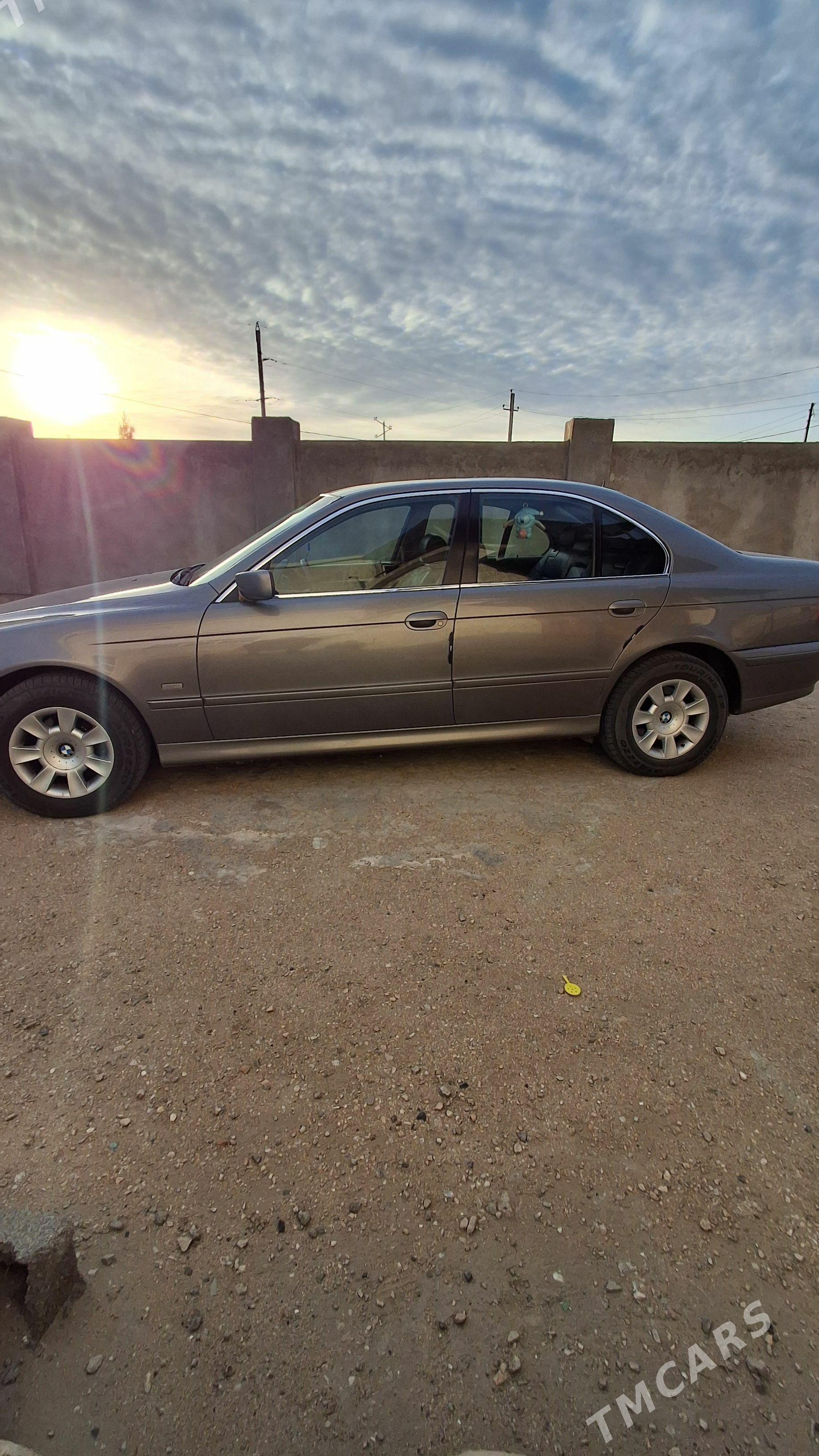 BMW 525 2002 - 120 000 TMT - Hazar - img 1