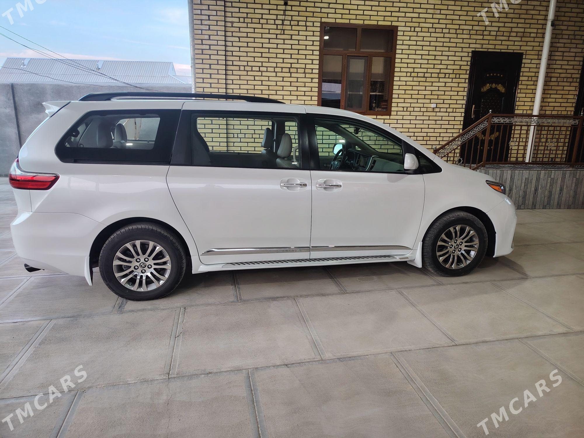 Toyota Sienna 2020 - 640 000 TMT - Ýolöten - img 1