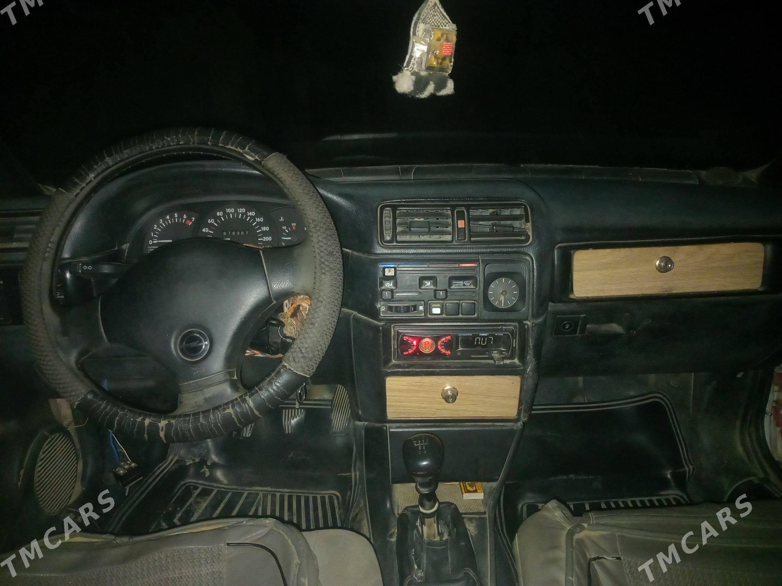 Opel Vectra 1991 - 35 000 TMT - Бахарден - img 1