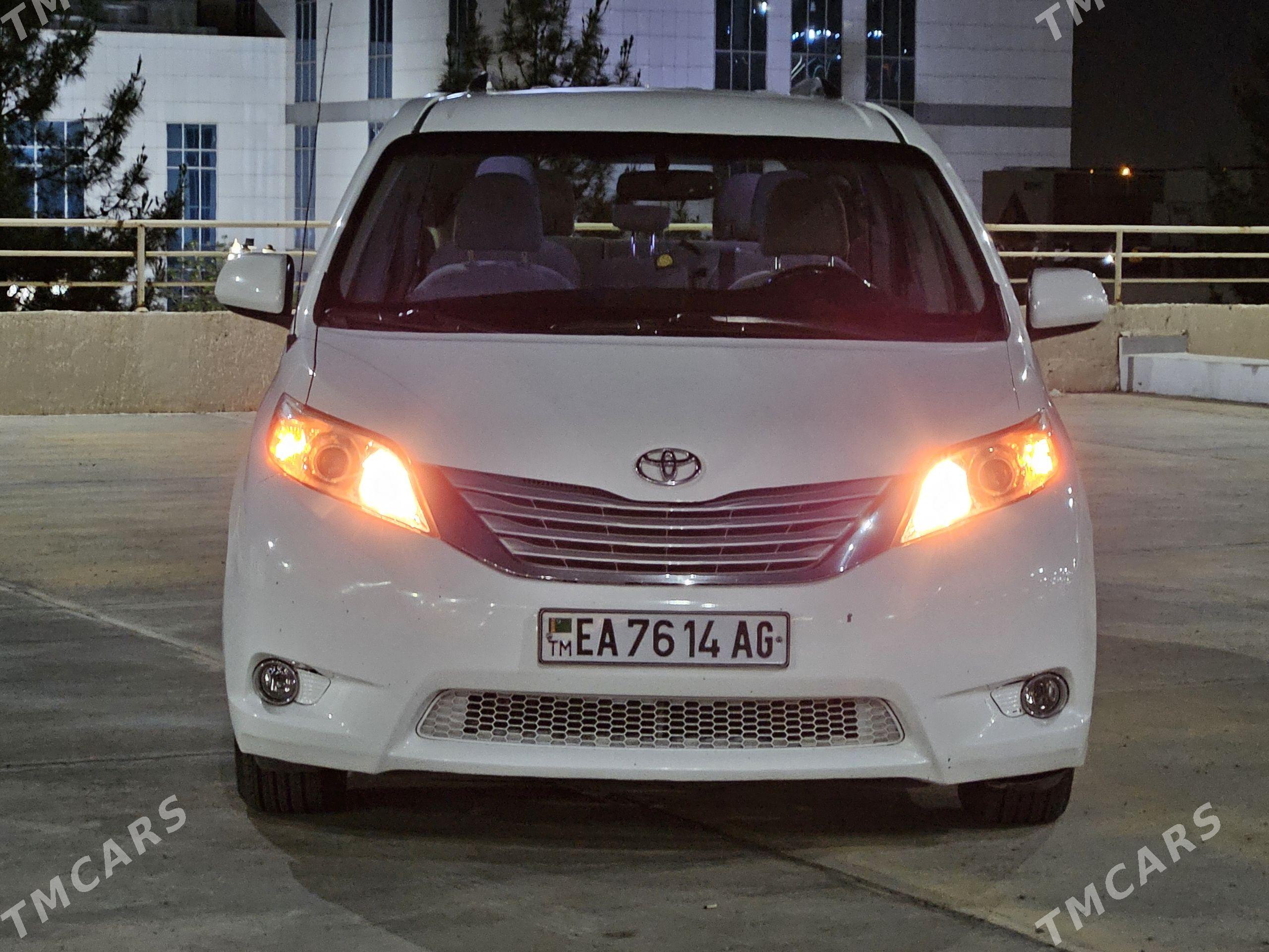 Toyota Sienna 2010 - 325 000 TMT - Ашхабад - img 1