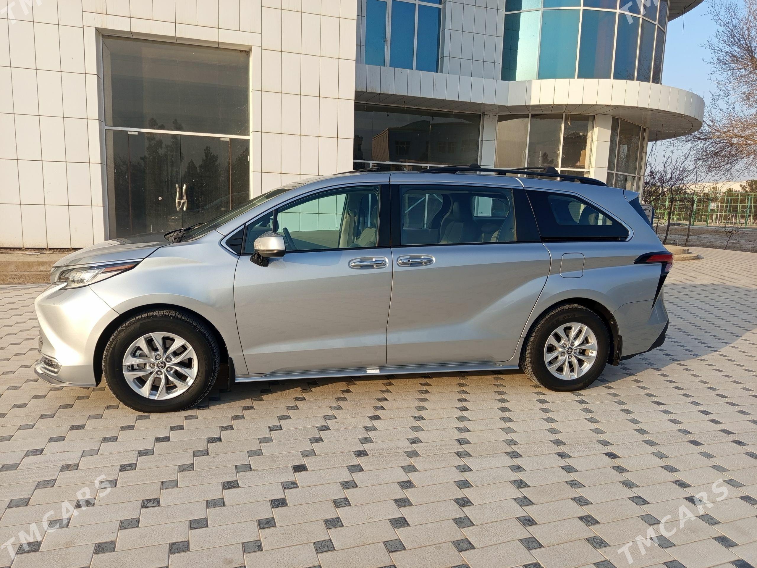 Toyota Sienna 2022 - 530 000 TMT - Мары - img 1