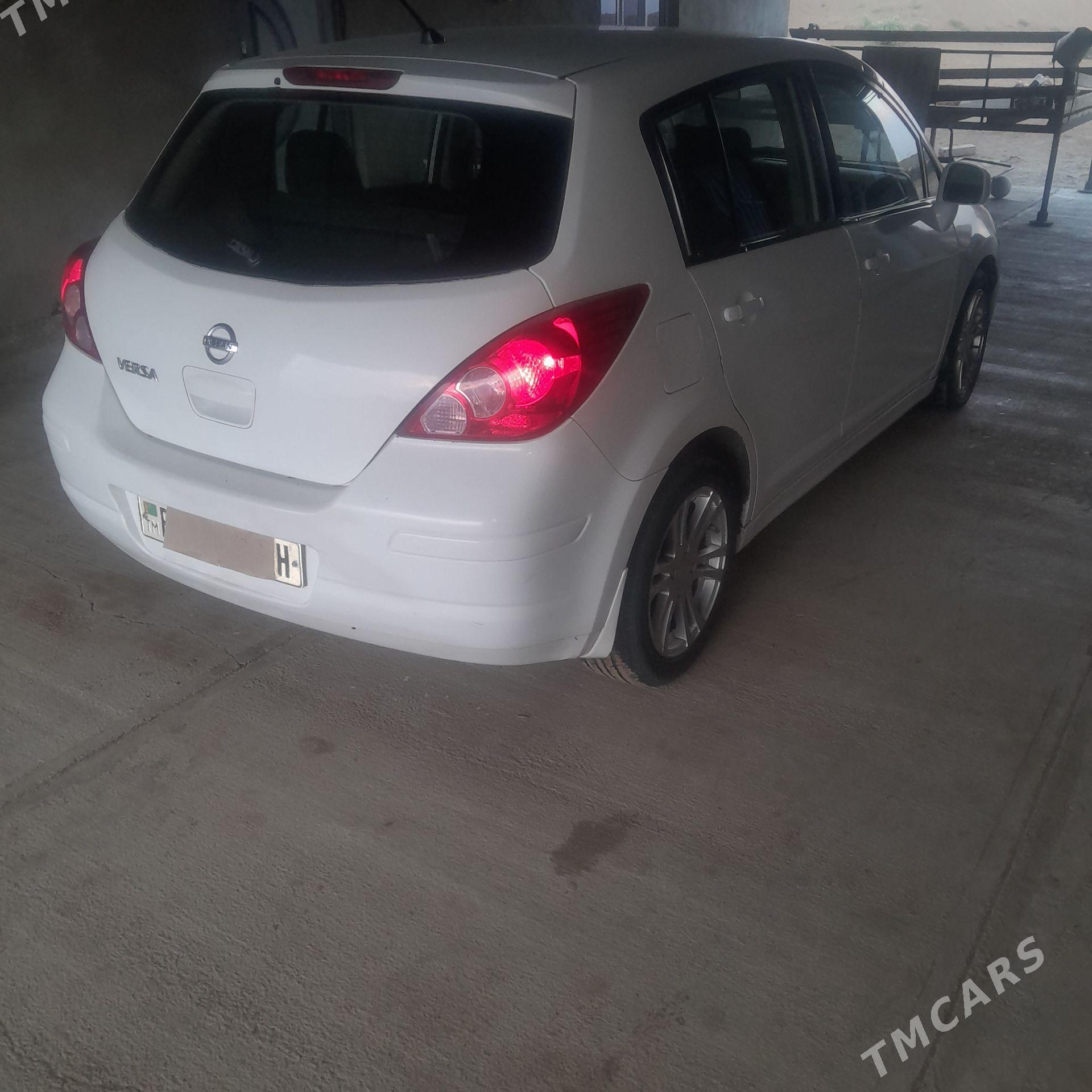 Nissan Versa 2012 - 130 000 TMT - Ак-Бугдайский этрап - img 1