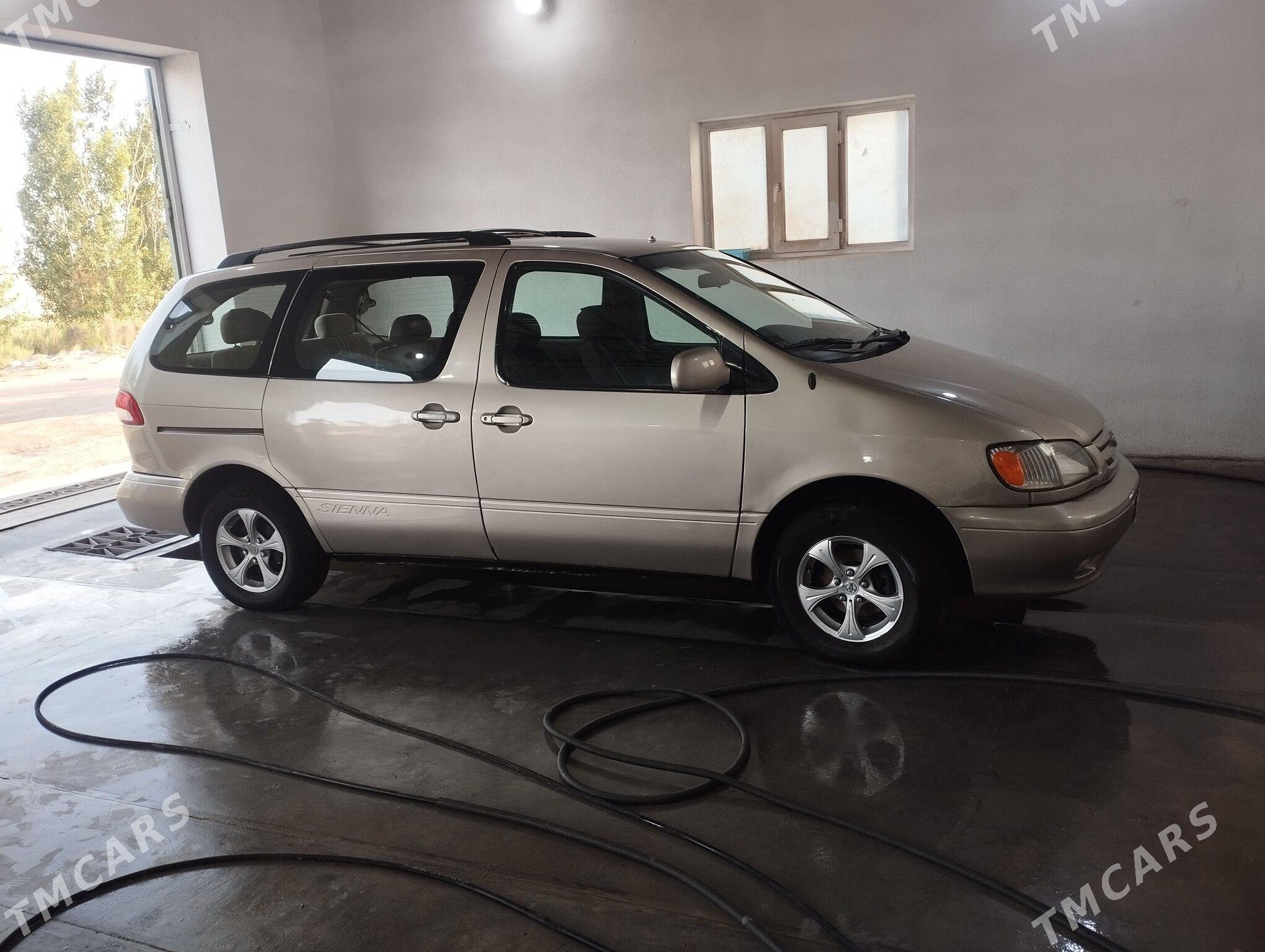 Toyota Sienna 2002 - 180 000 TMT - Шабатский этрап - img 1