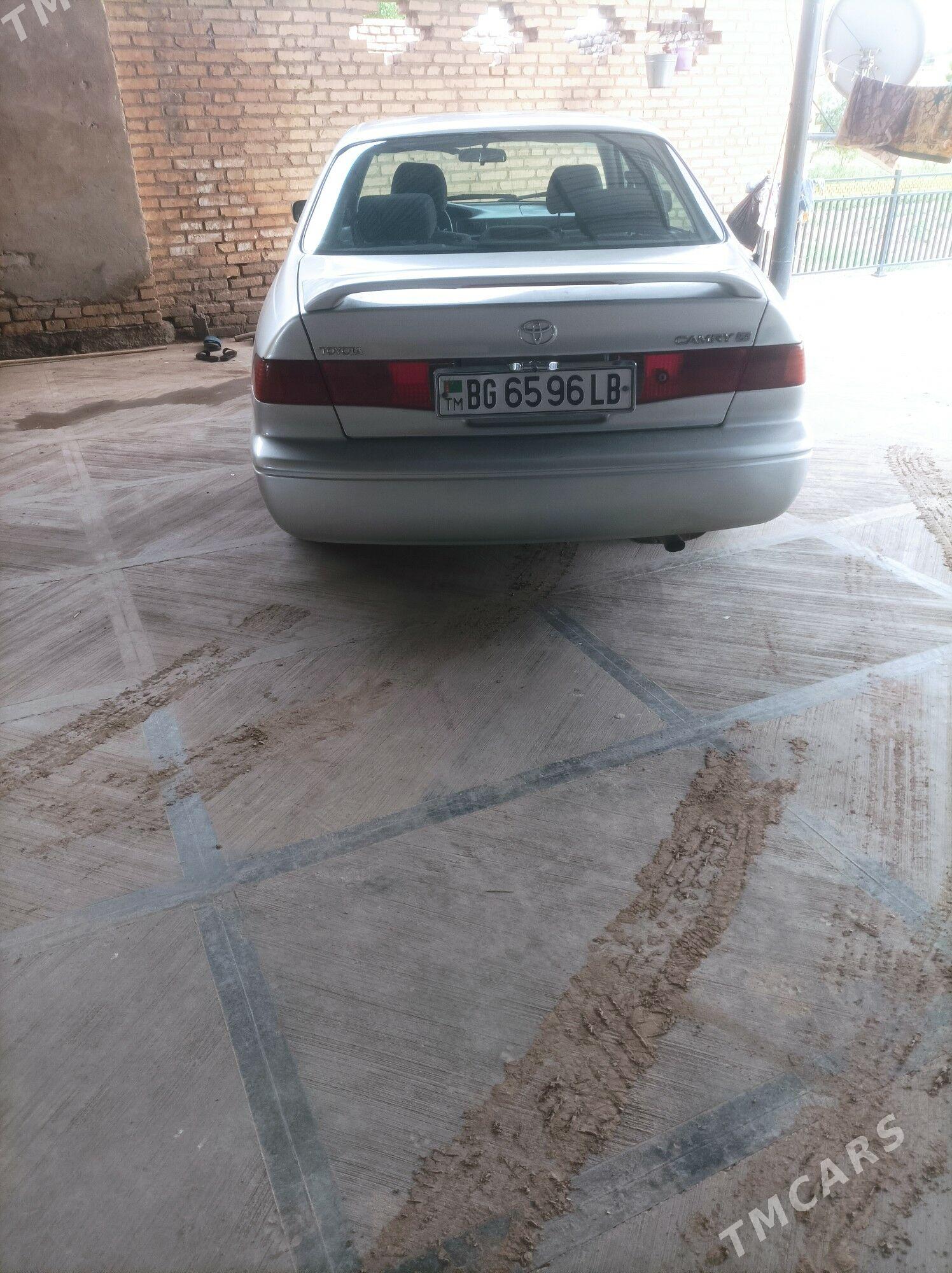 Toyota Camry 2001 - 140 000 TMT - Сакар - img 1
