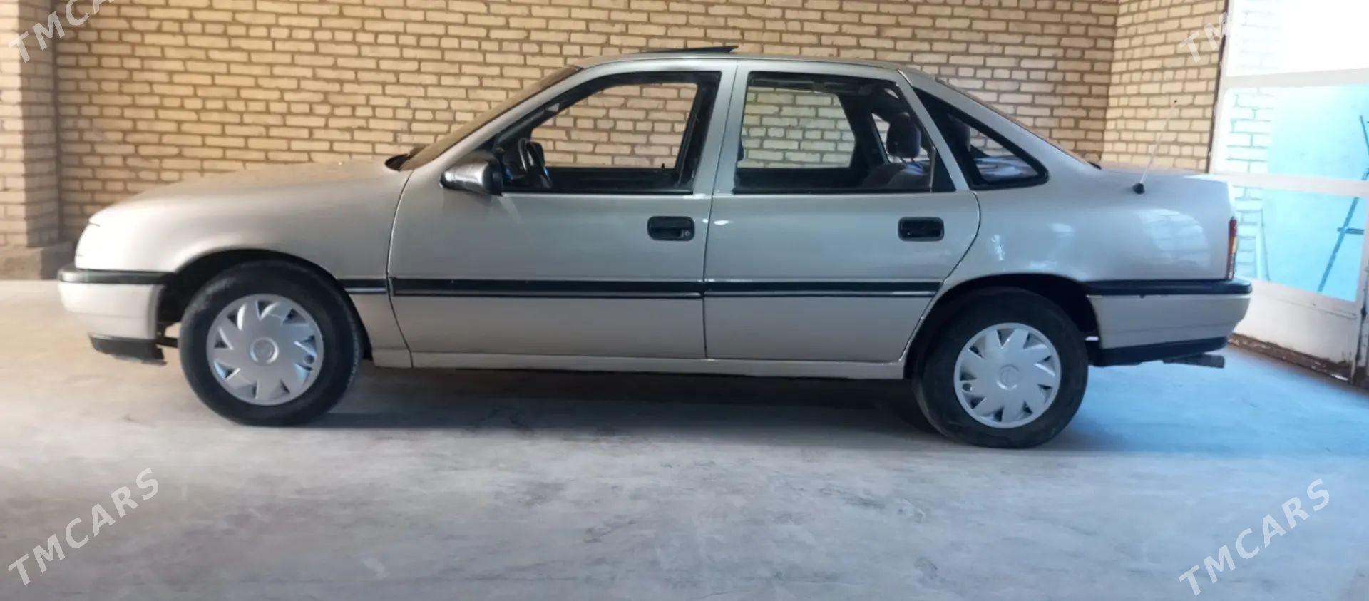 Opel Vectra 1990 - 28 000 TMT - Сакар - img 1