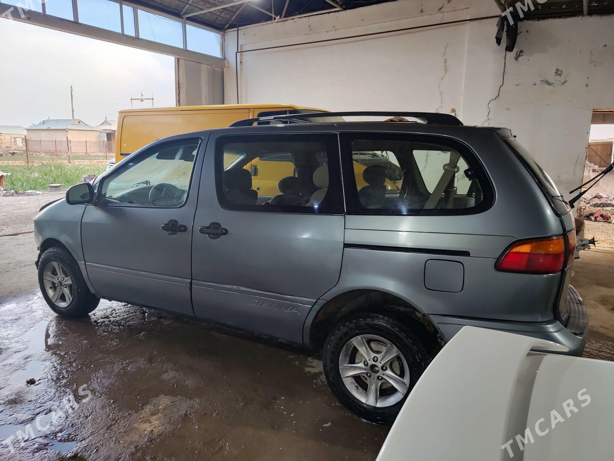 Toyota Sienna 2000 - 120 000 TMT - Murgap - img 1