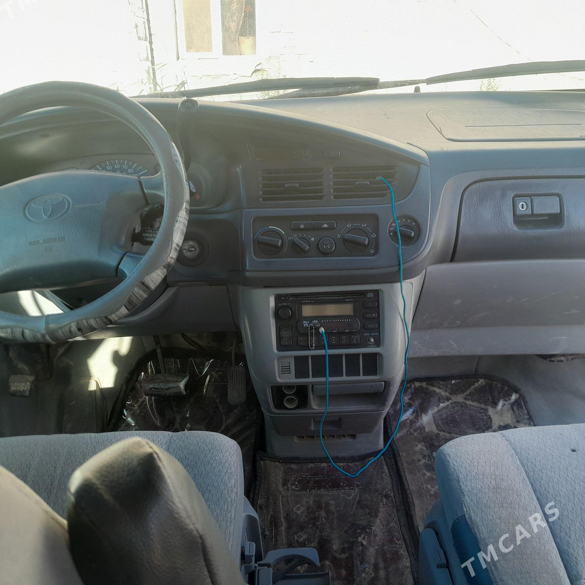 Toyota Sienna 2002 - 163 000 TMT - Болдумсаз - img 1
