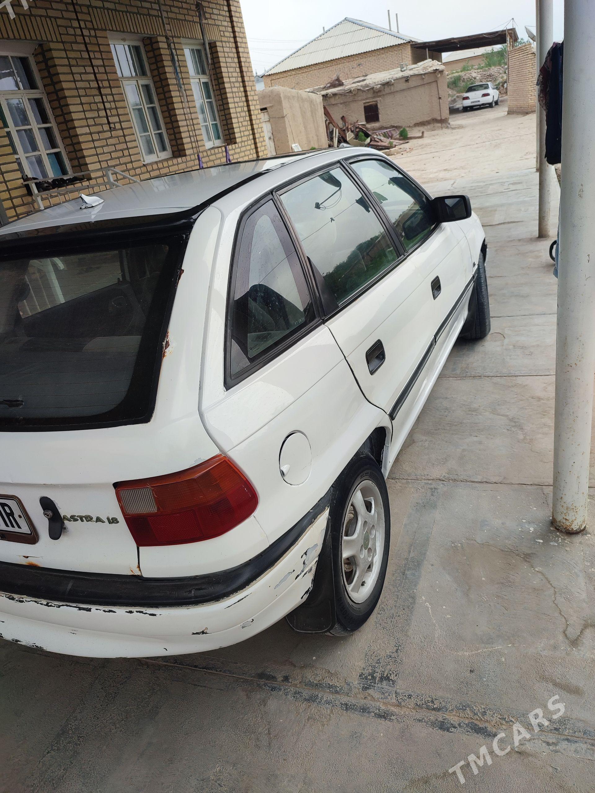 Opel Astra 1992 - 26 000 TMT - Мургап - img 1