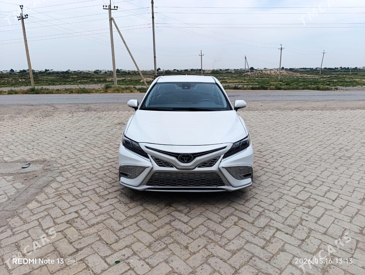 Toyota Camry 2022 - 330 000 TMT - Ýolöten - img 1