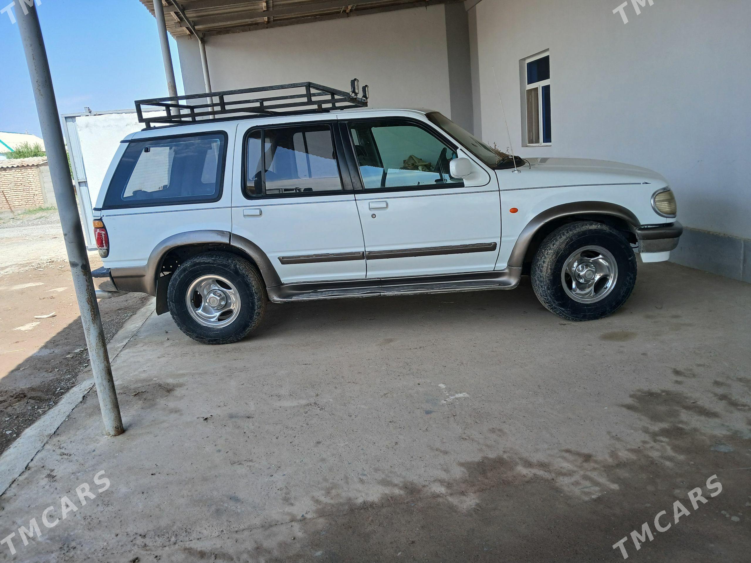 Ford Explorer 1995 - 47 000 TMT - Кака - img 1