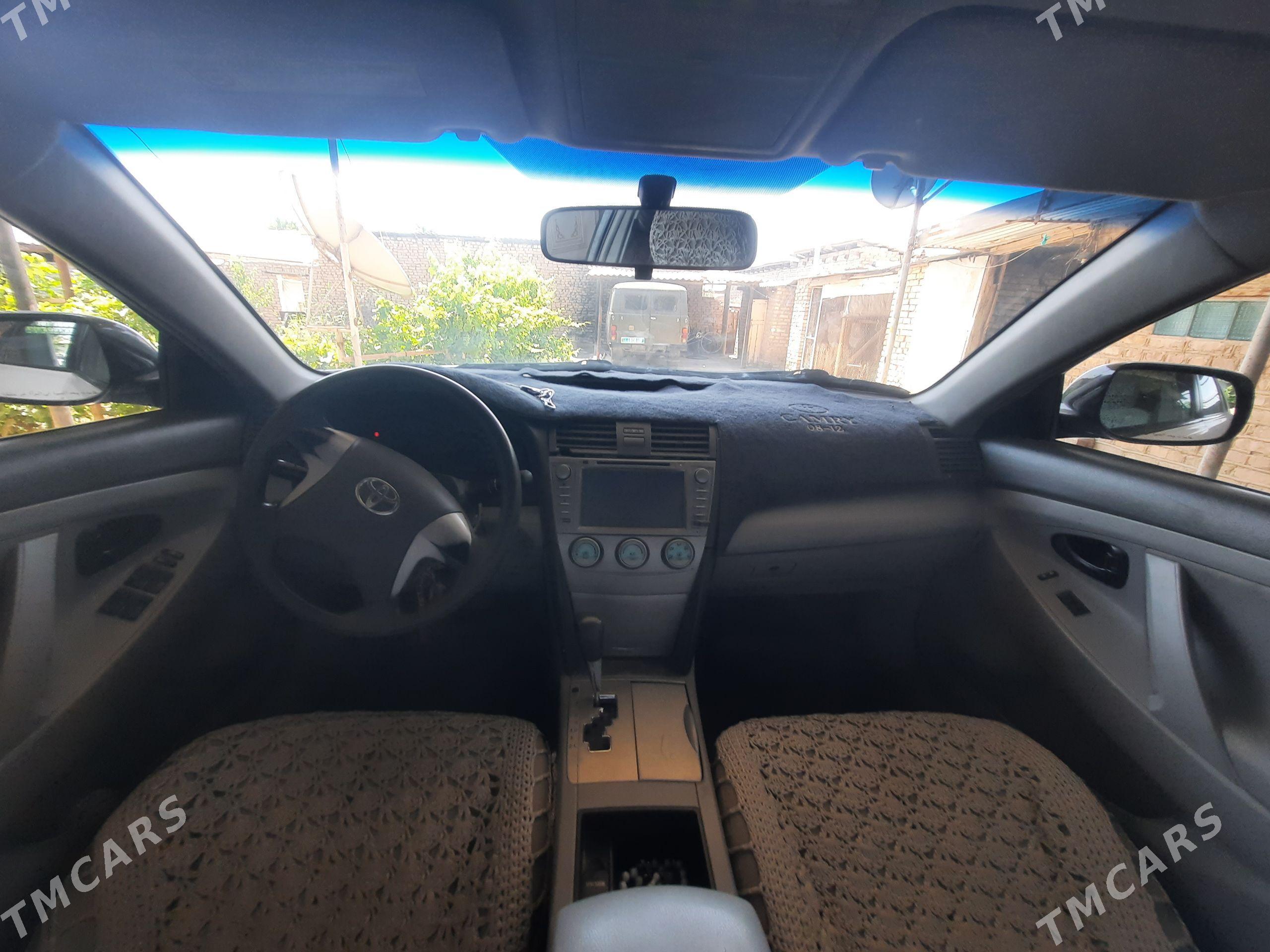 Toyota Camry 2010 - 190 000 TMT - Теджен - img 1