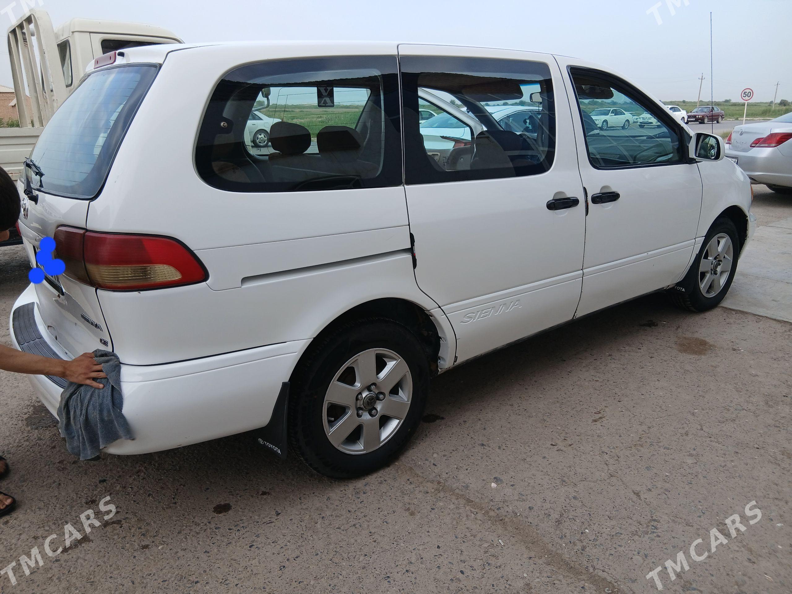 Toyota Sienna 2001 - 167 000 TMT - Мары - img 1