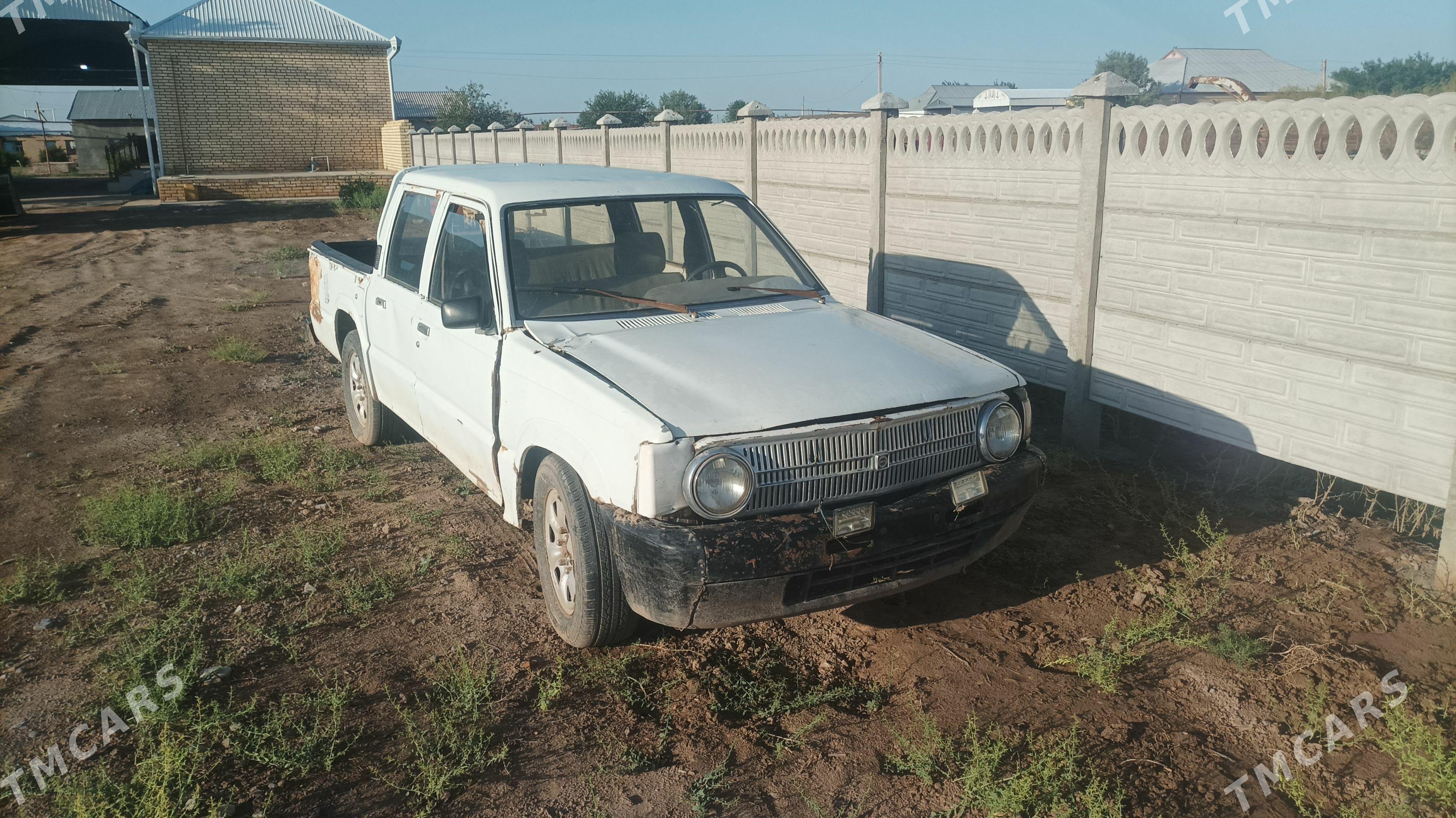 Toyota Hilux 2000 - 20 000 TMT - Огуз хан - img 1