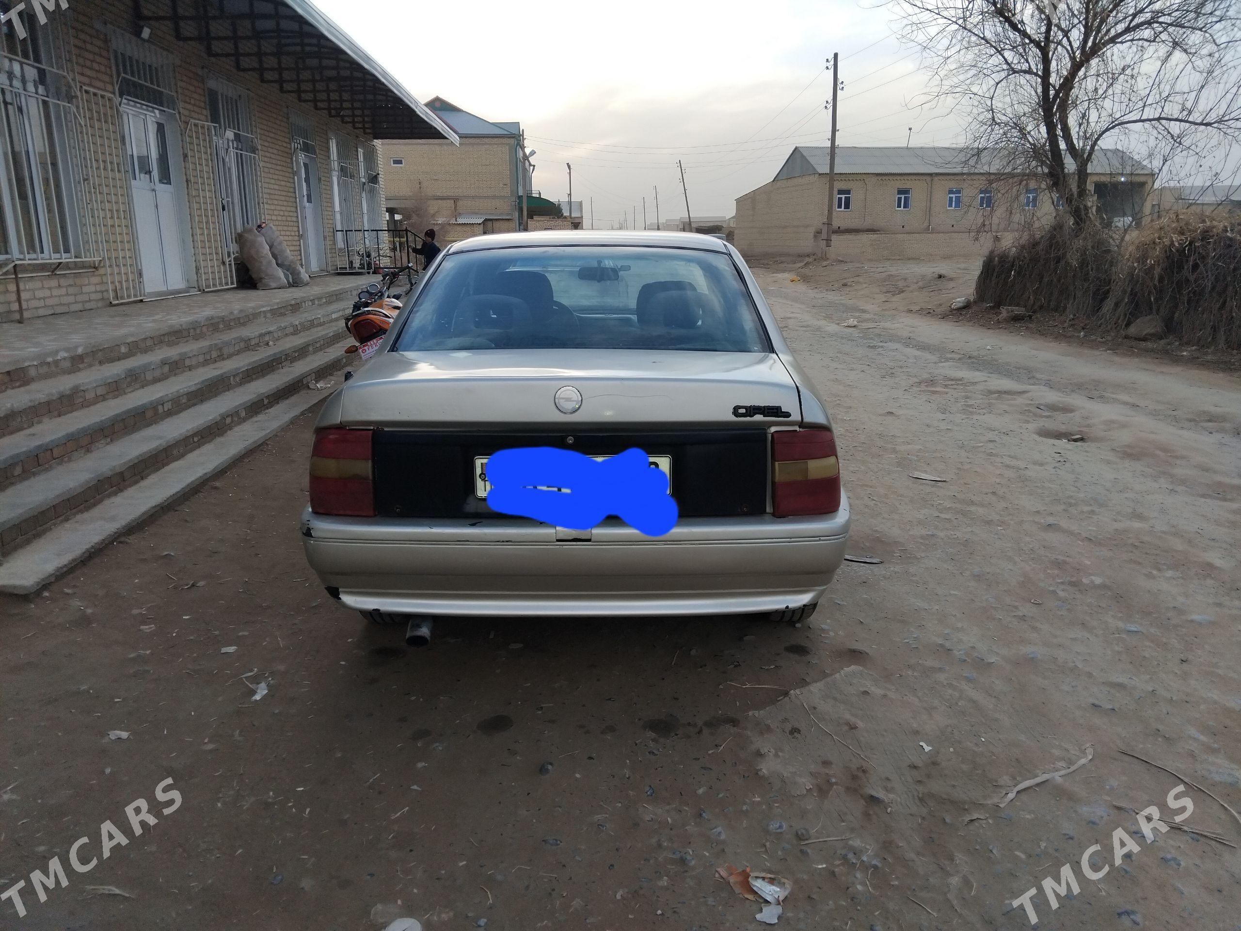 Opel Vectra 1992 - 30 000 TMT - Kerki - img 1