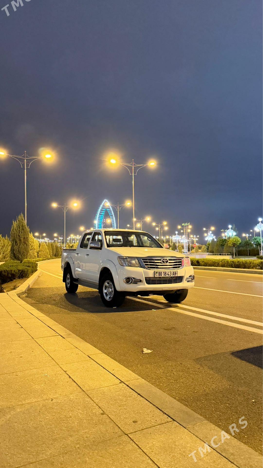 Toyota Hilux 2015 - 450 000 TMT - Серахс - img 1