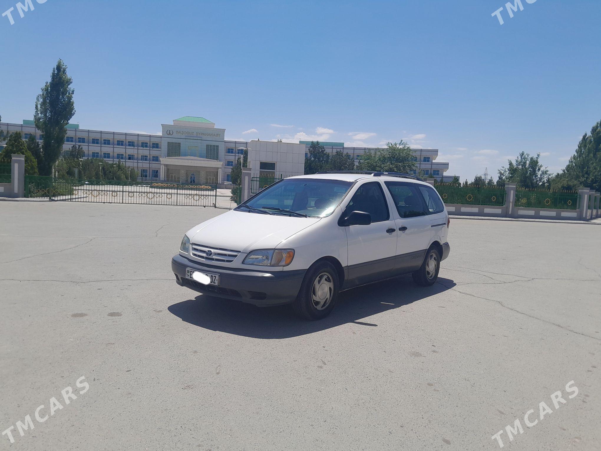 Toyota Sienna 2002 - 220 000 TMT - Гурбансолтан Едже - img 1