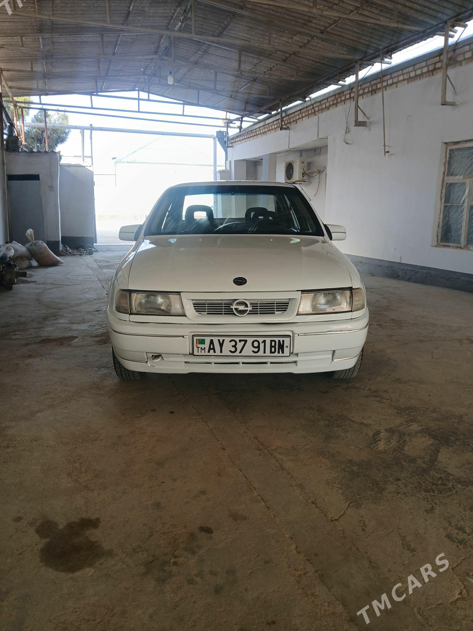 Opel Vectra 1990 - 30 000 TMT - Бахарден - img 1
