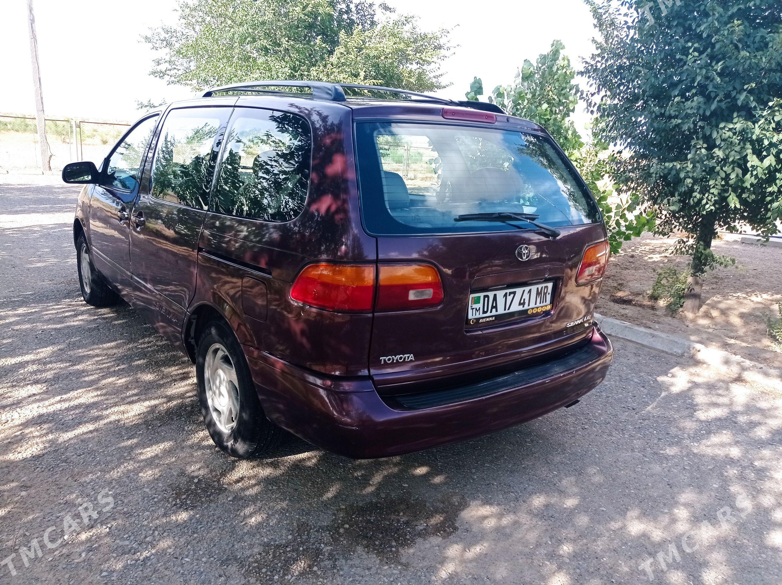 Toyota Sienna 2000 - 170 000 TMT - Мары - img 1