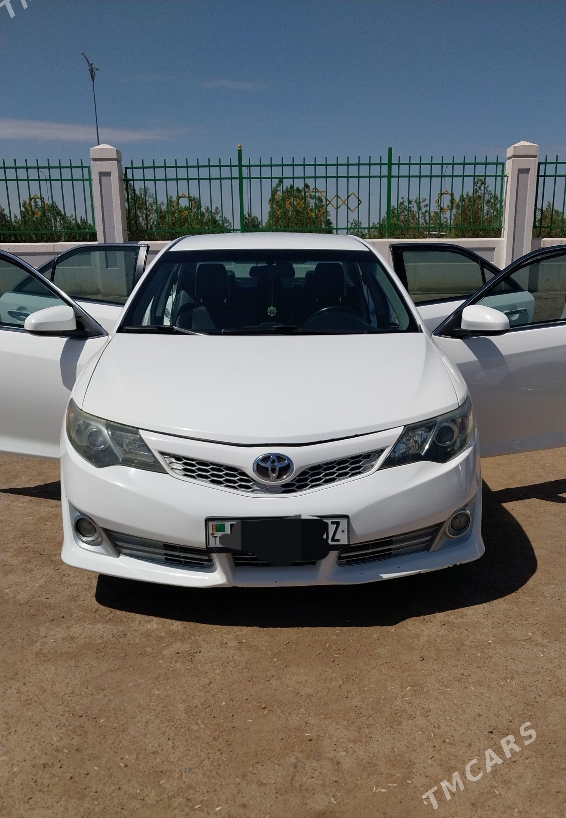Toyota Camry 2012 - 240 000 TMT - Гурбансолтан Едже - img 1