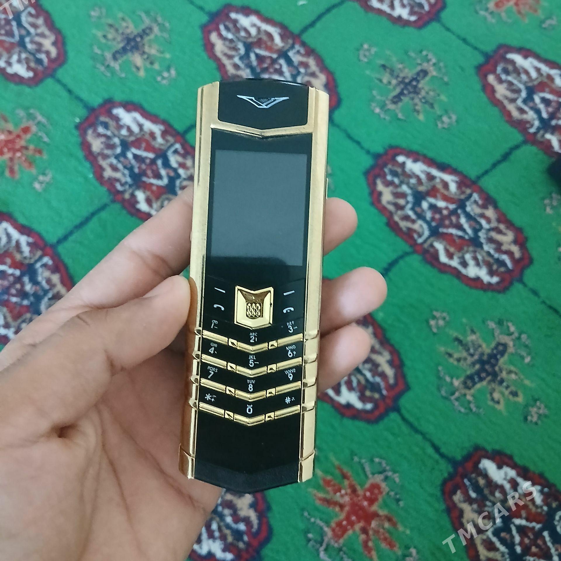 Vertu V10 - Köşi - img 1
