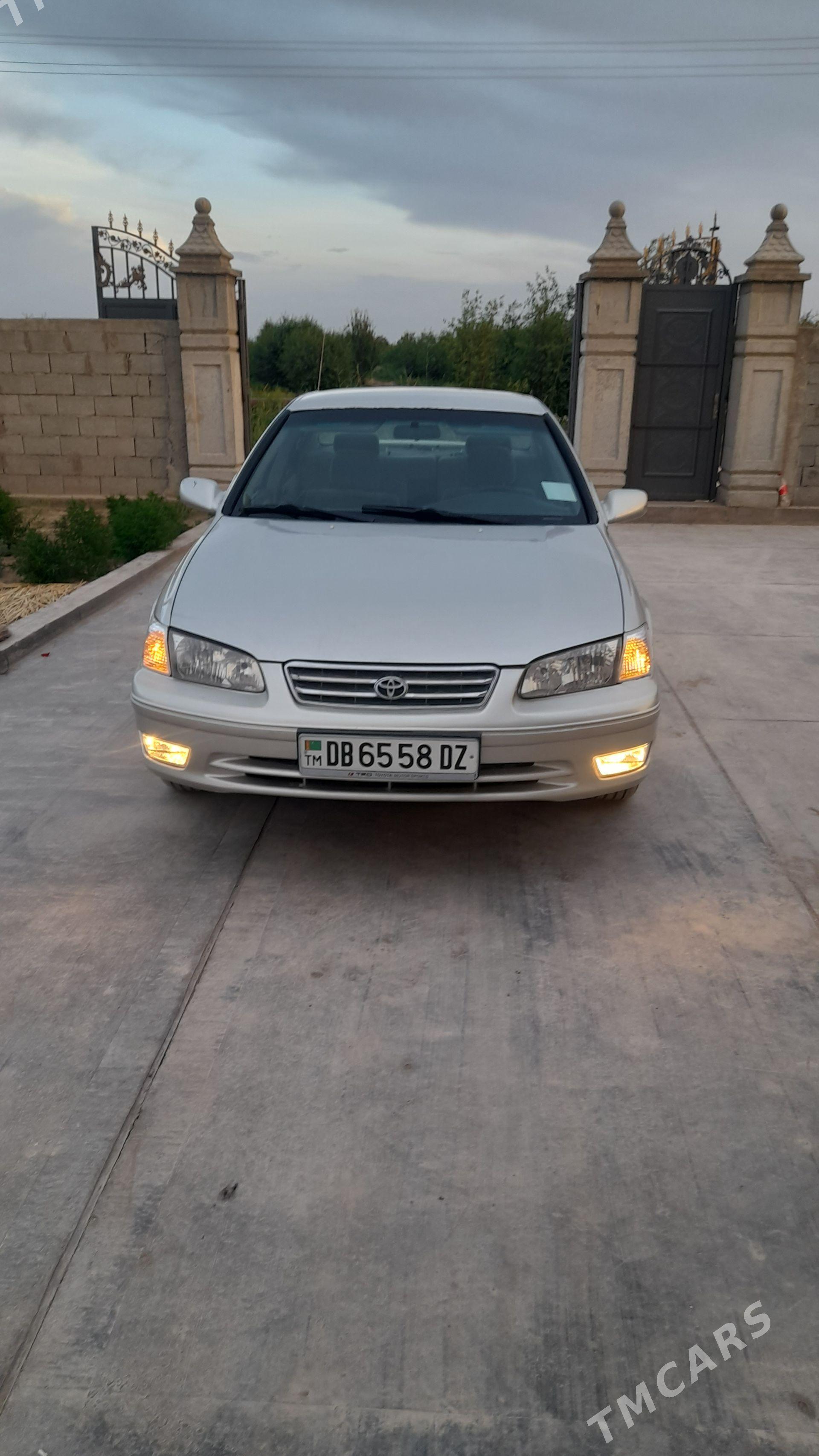 Toyota Camry 2001 - 150 000 TMT - Шабатский этрап - img 1