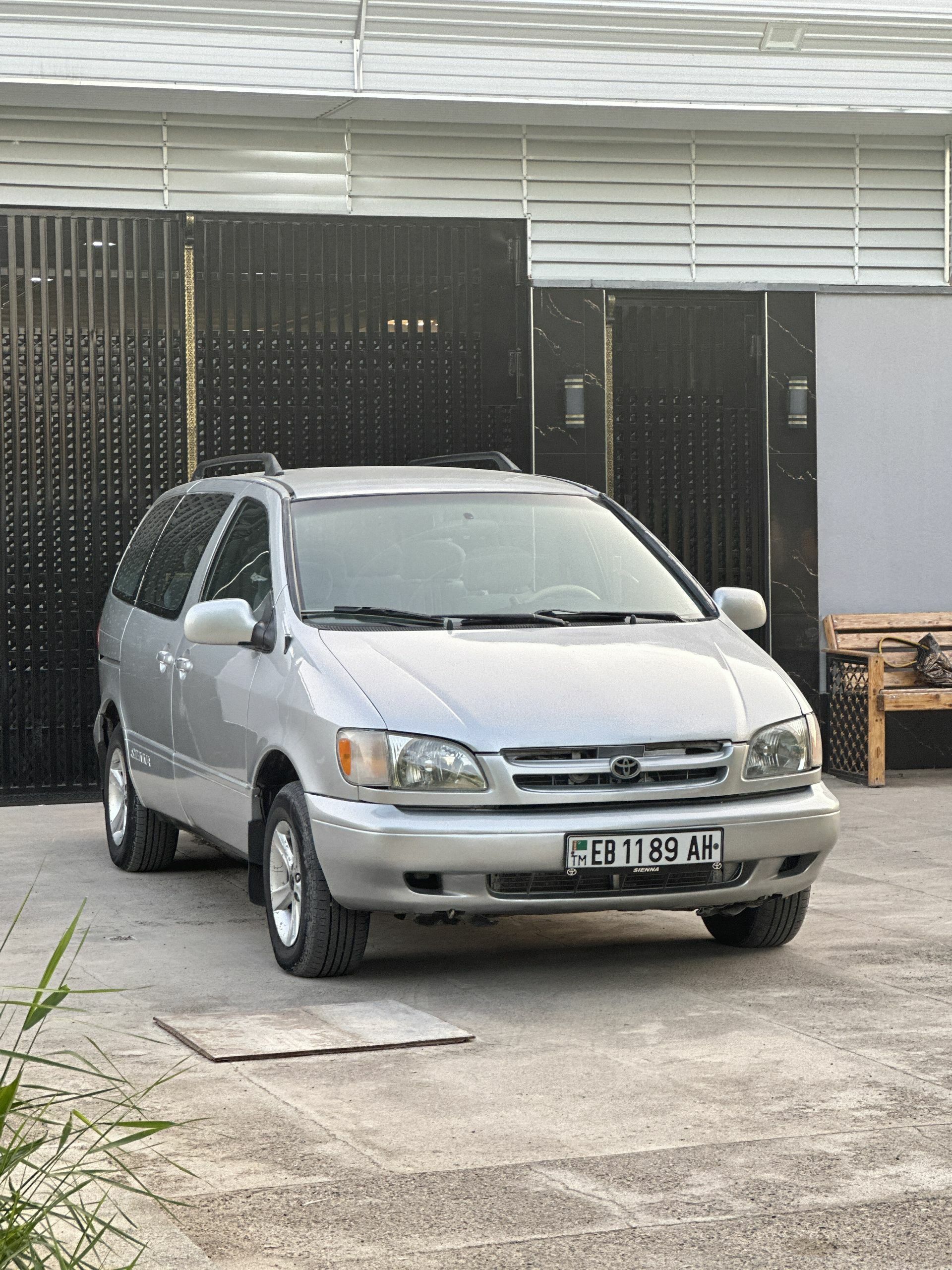 Toyota Sienna 2000 - 153 000 TMT - Теджен - img 1