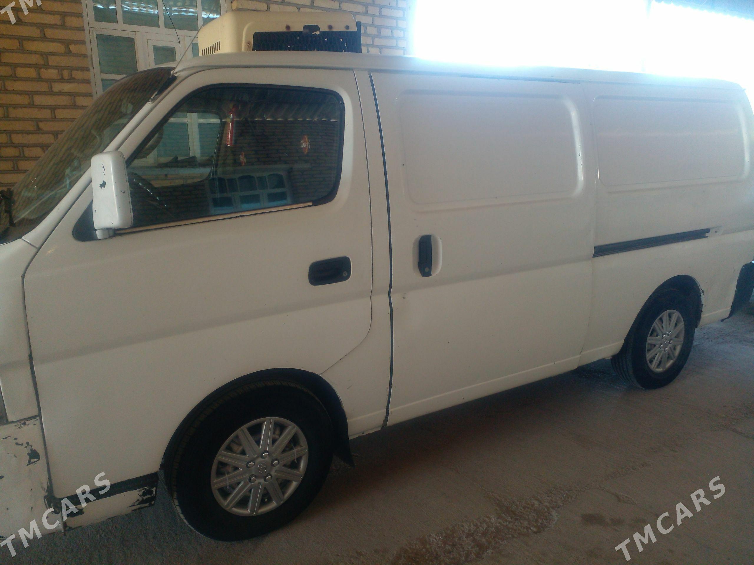 Nissan Urvan 2004 - 110 000 TMT - Мургап - img 1