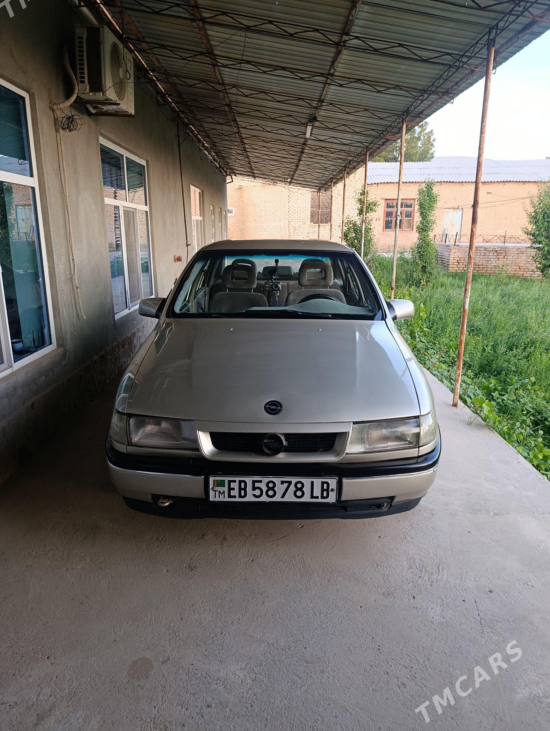 Opel Vectra 1990 - 47 000 TMT - Сакар - img 1