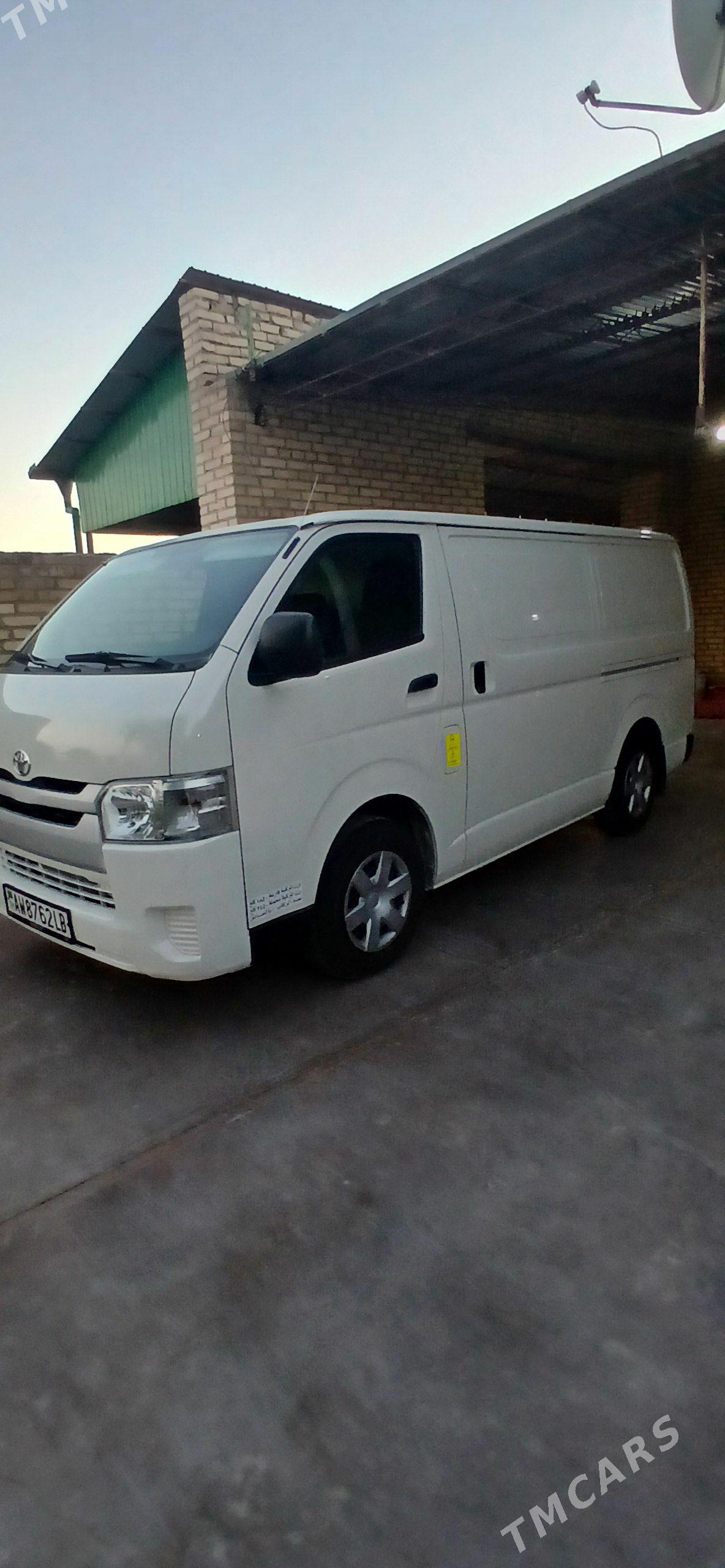 Toyota Hiace 2022 - 455 000 TMT - Халач - img 1