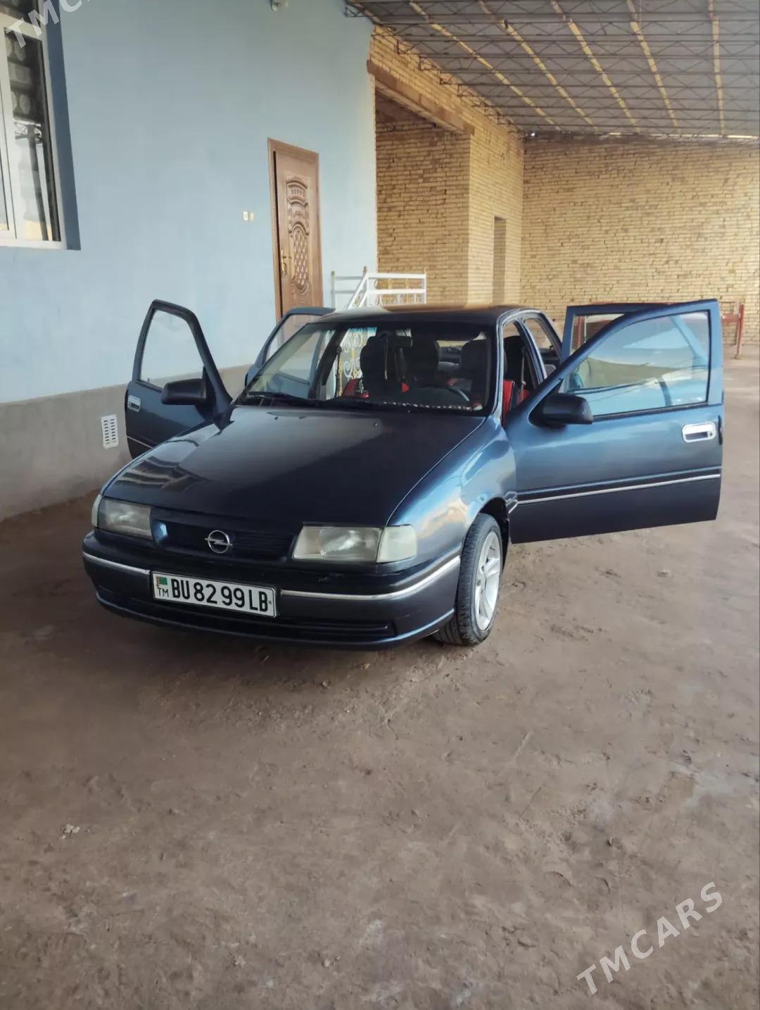 Opel Vectra 1992 - 40 000 TMT - Kerki - img 1
