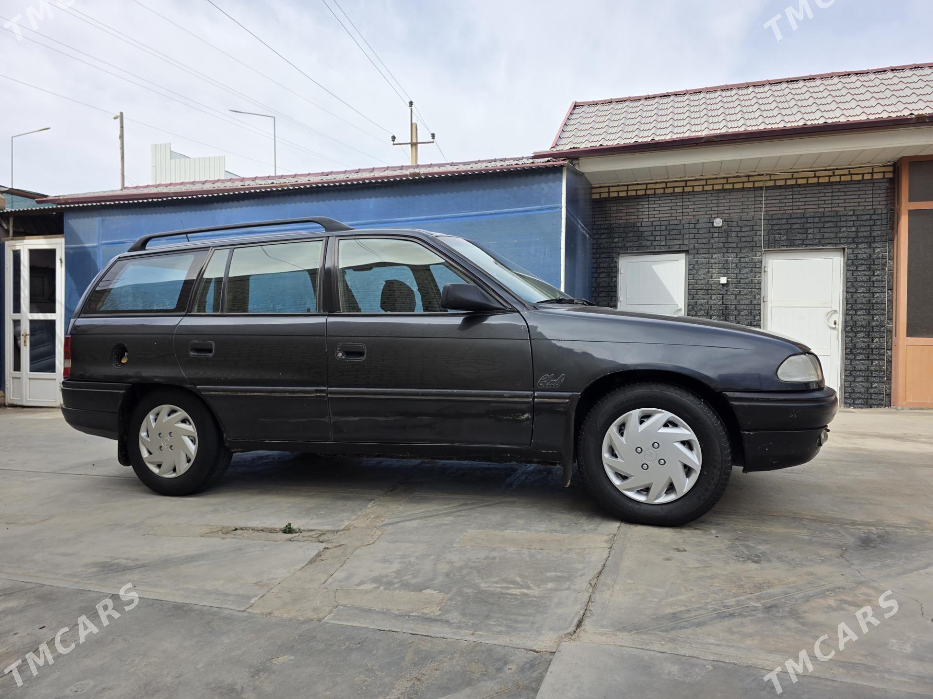 Opel Astra 1993 - 38 000 TMT - Мары - img 1