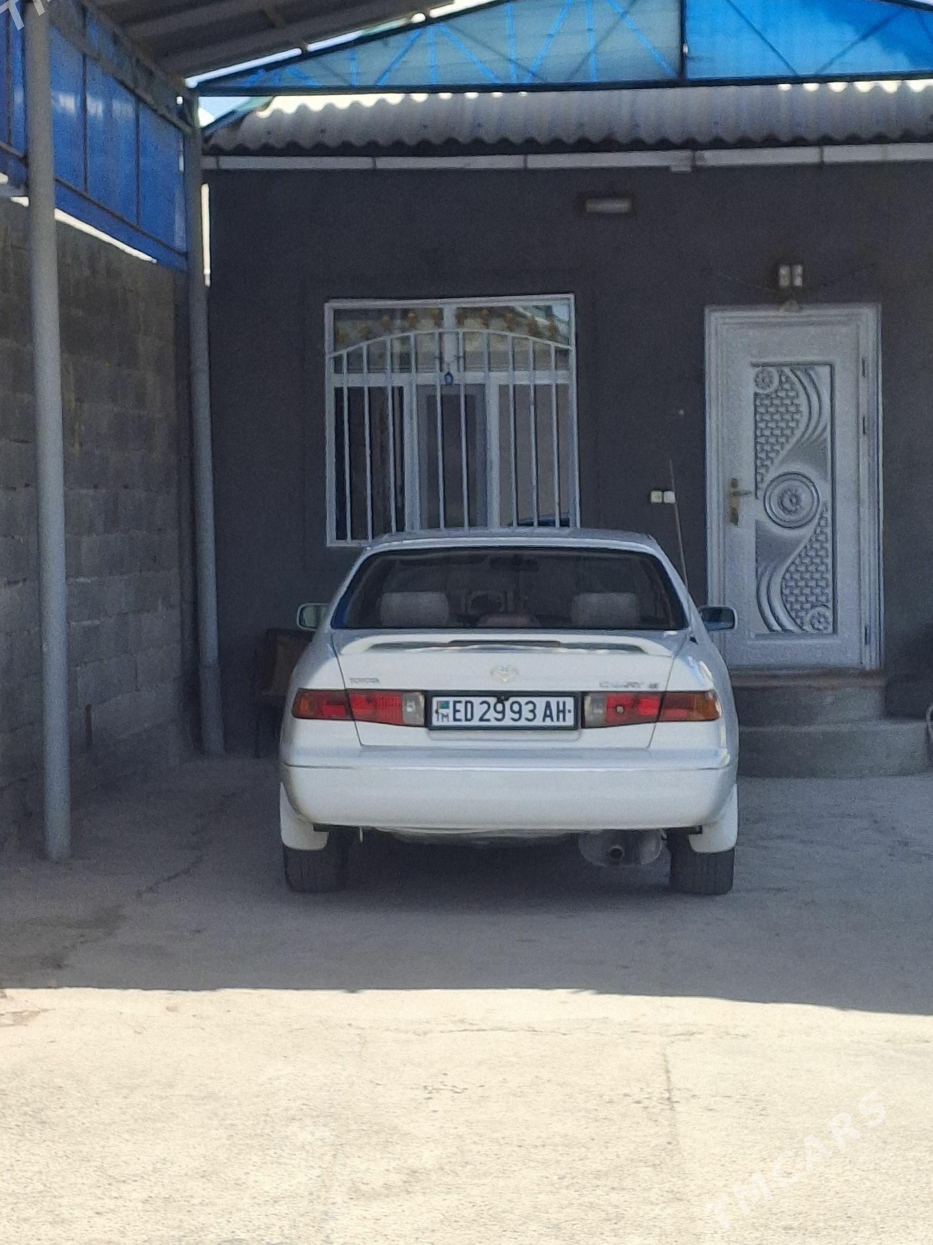 Toyota Camry 2000 - 140 000 TMT - Теджен - img 1