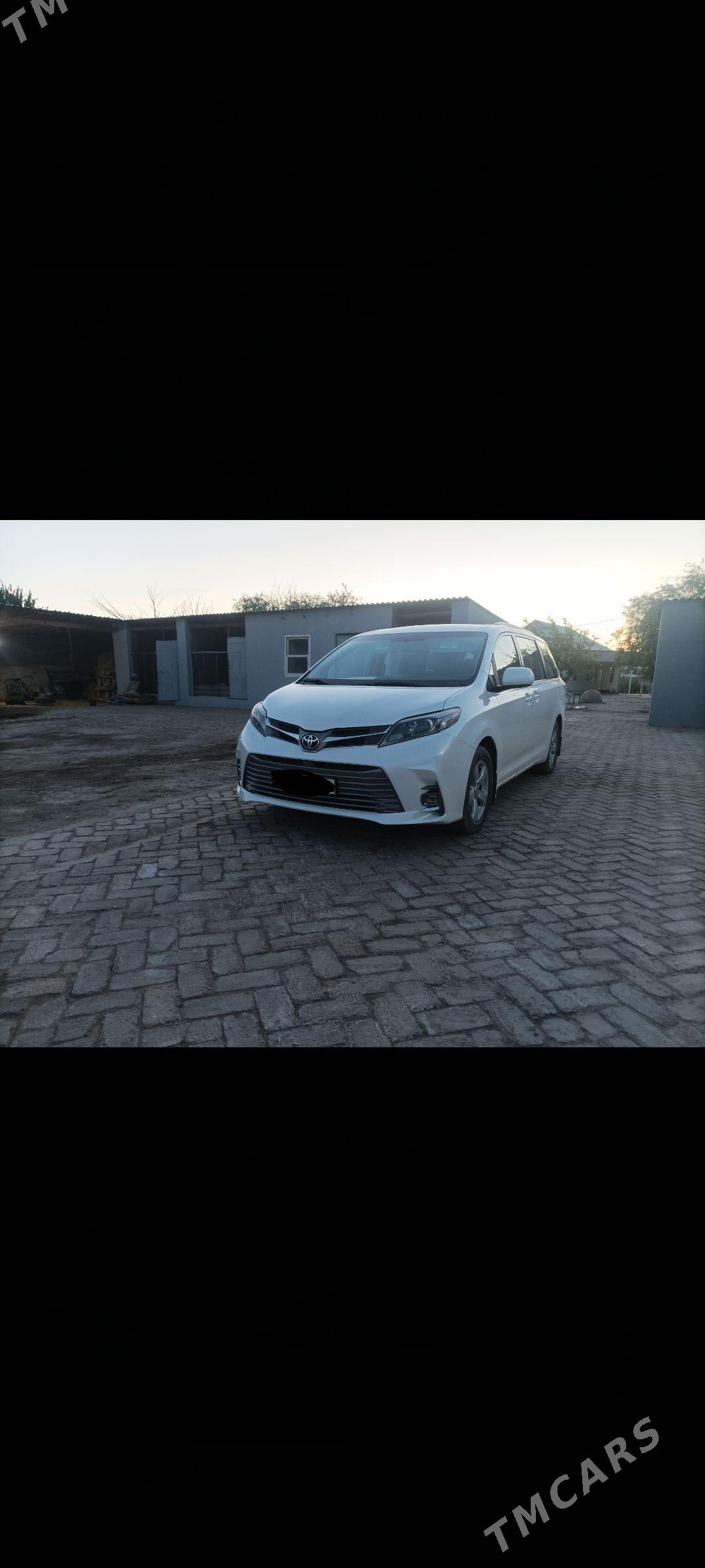 Toyota Sienna 2018 - 400 000 TMT - Туркменгала - img 1