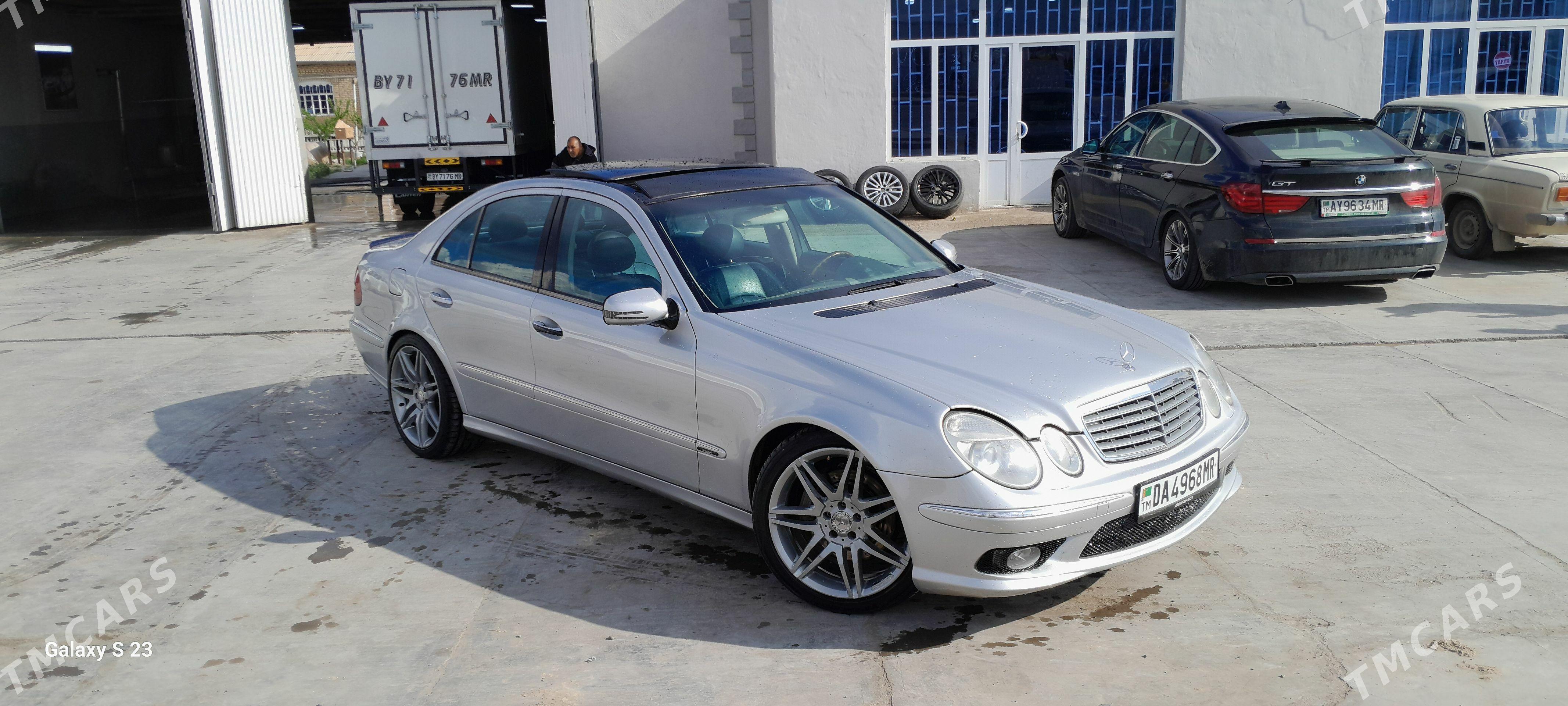 Mercedes-Benz E500 2004 - 220 000 TMT - Мары - img 1