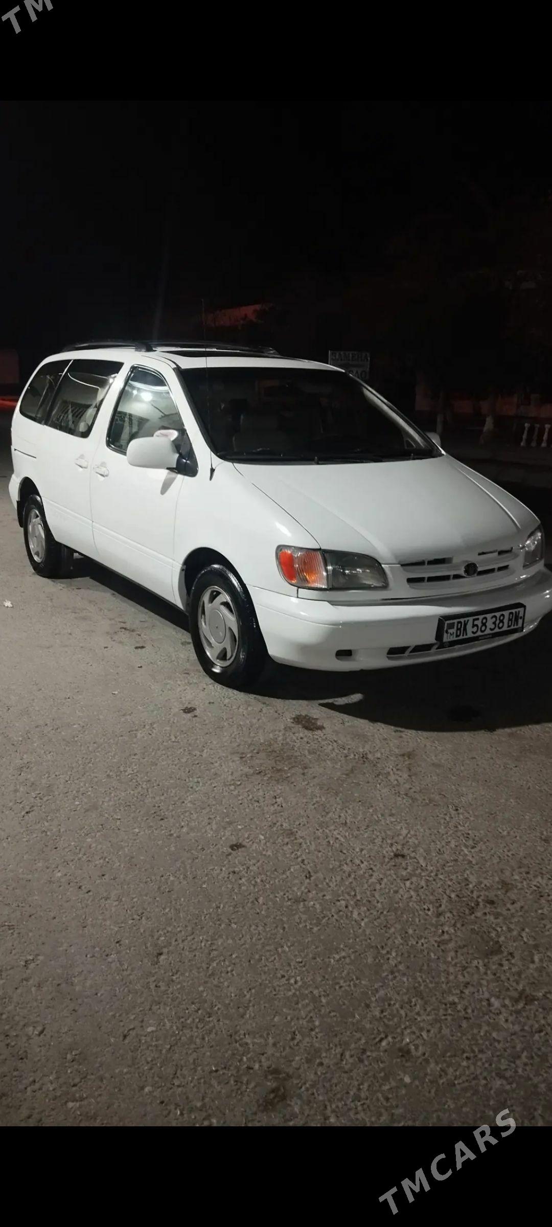 Toyota Sienna 2000 - 190 000 TMT - Балканабат - img 1