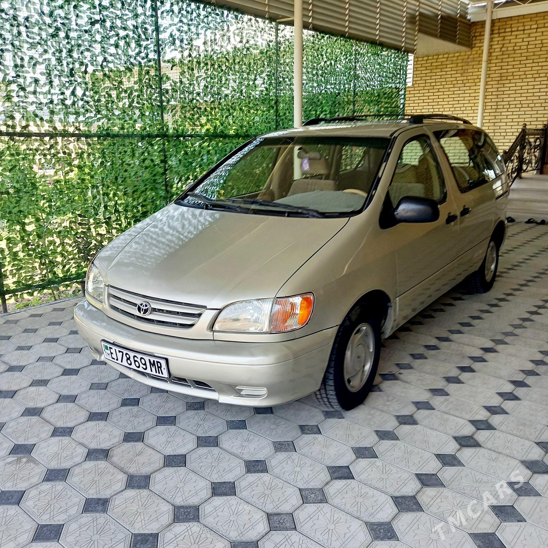 Toyota Sienna 2001 - 169 000 TMT - Мары - img 1