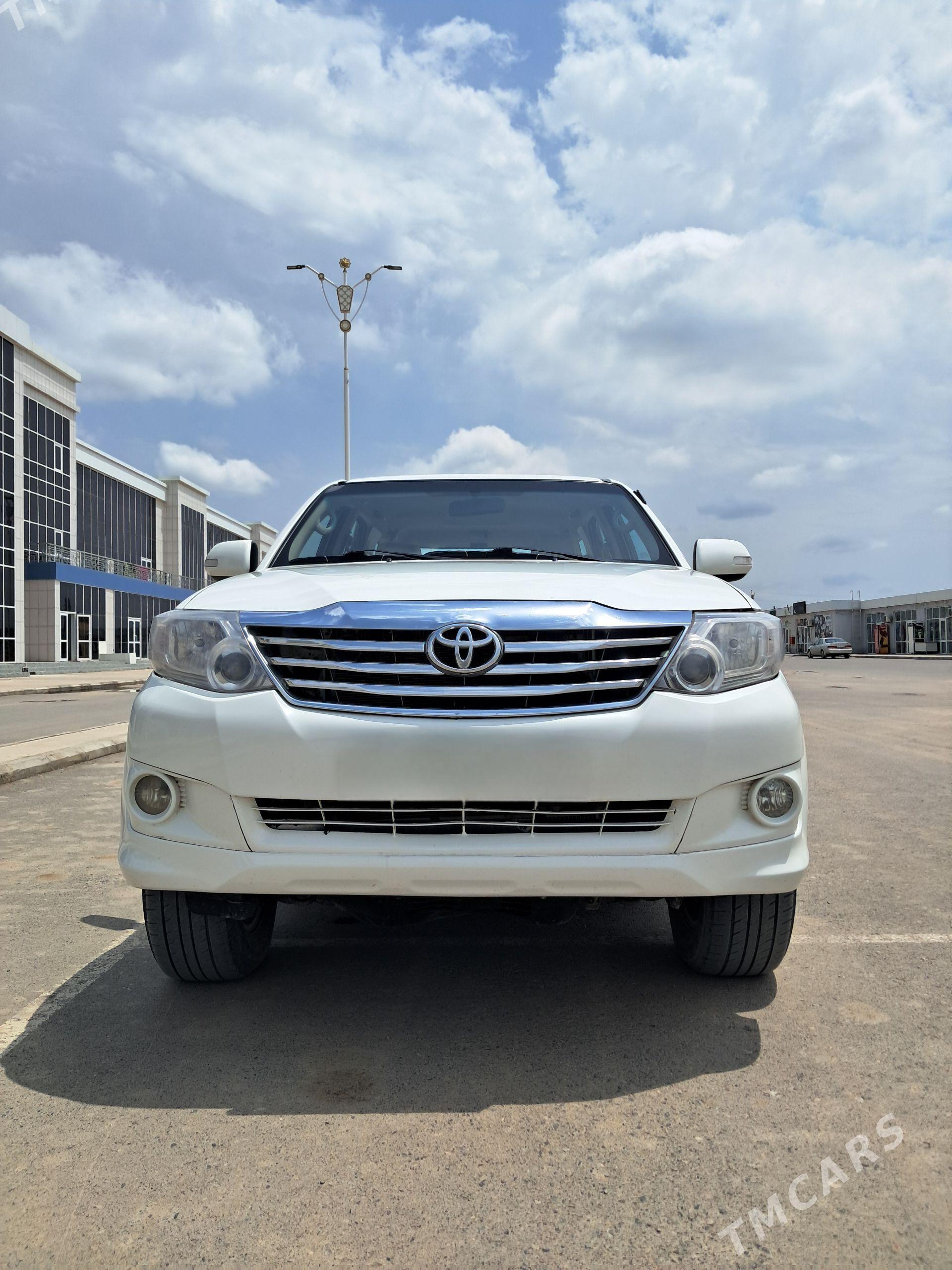 Toyota Fortuner 2013 - 370 000 TMT - Kerki - img 1