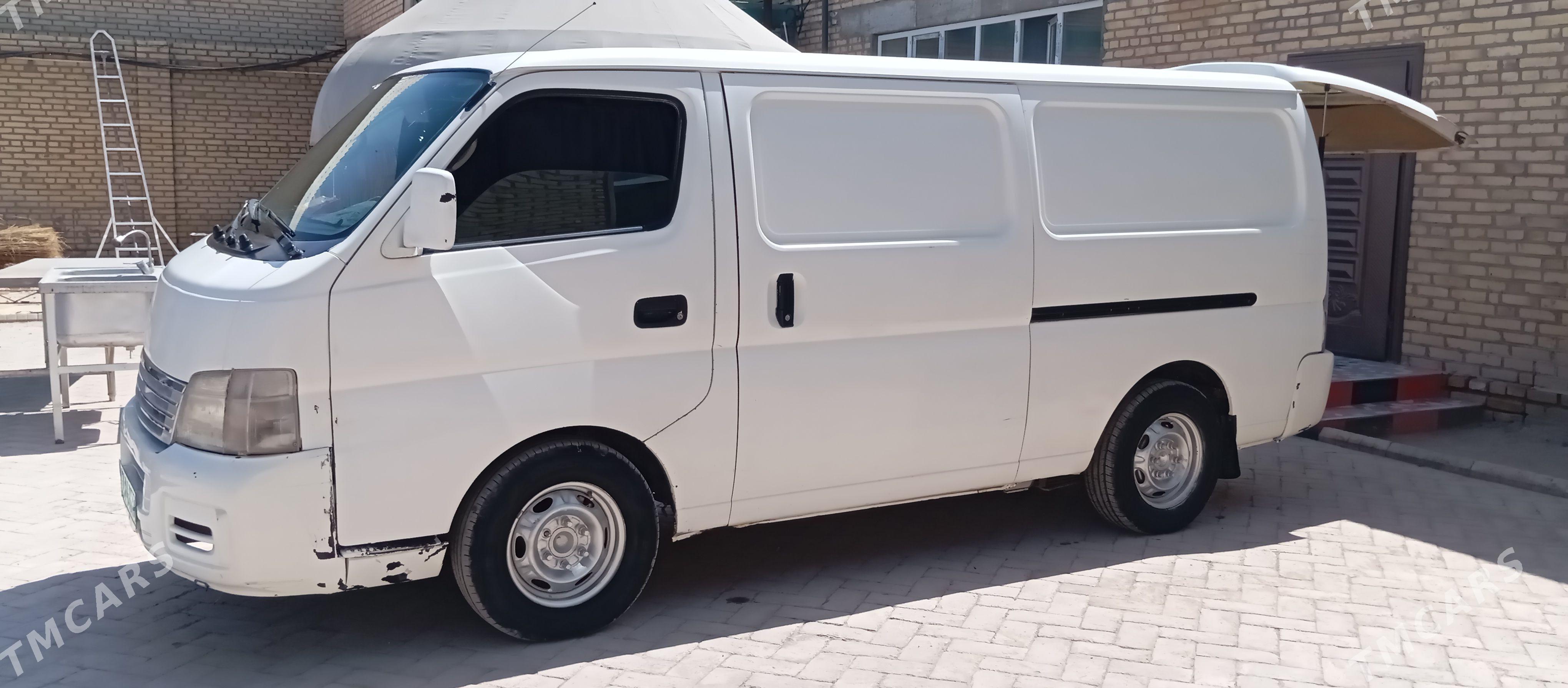 Nissan Urvan 2005 - 140 000 TMT - Керки - img 1