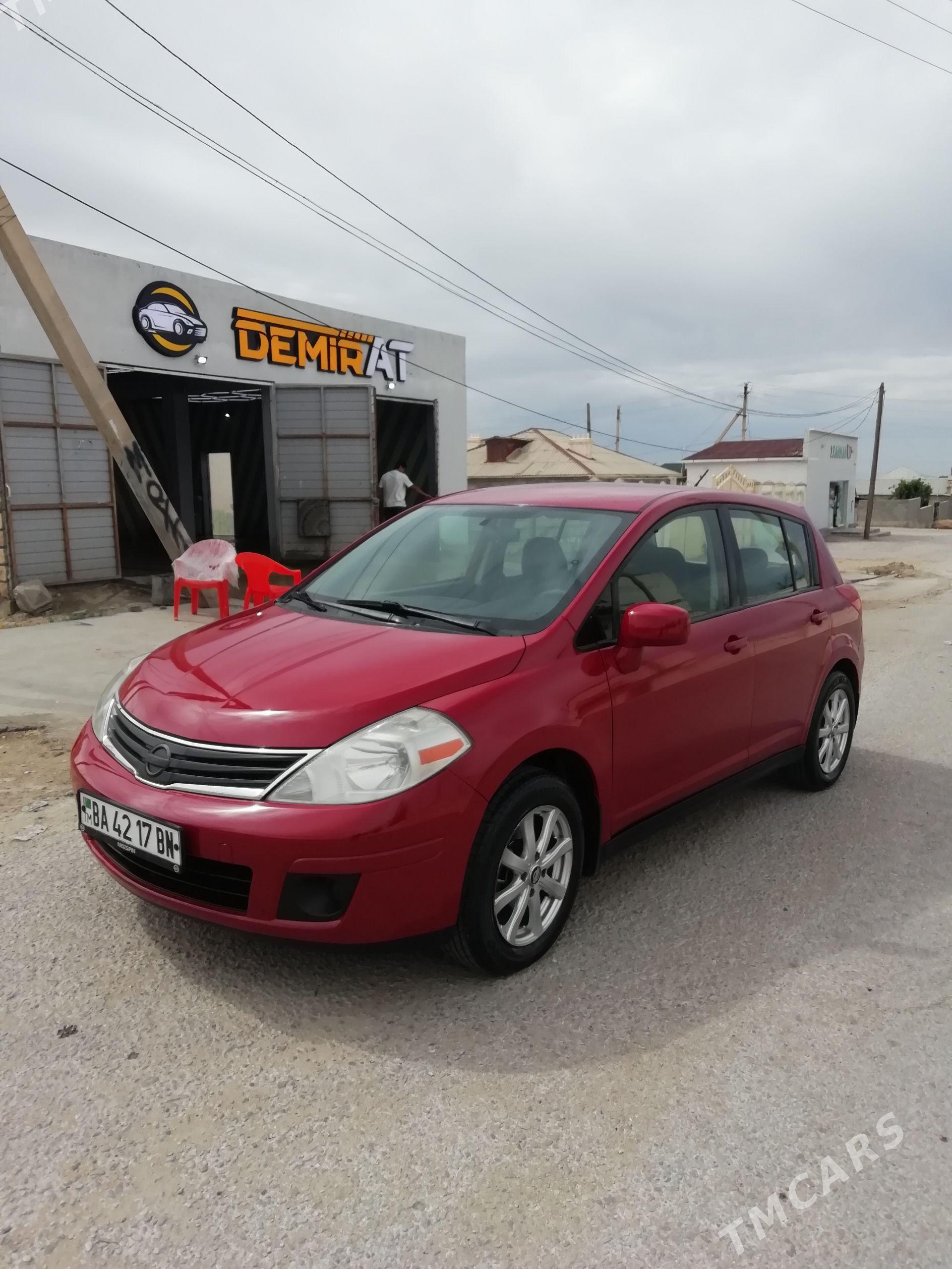 Nissan Versa 2010 - 130 000 TMT - Балканабат - img 1
