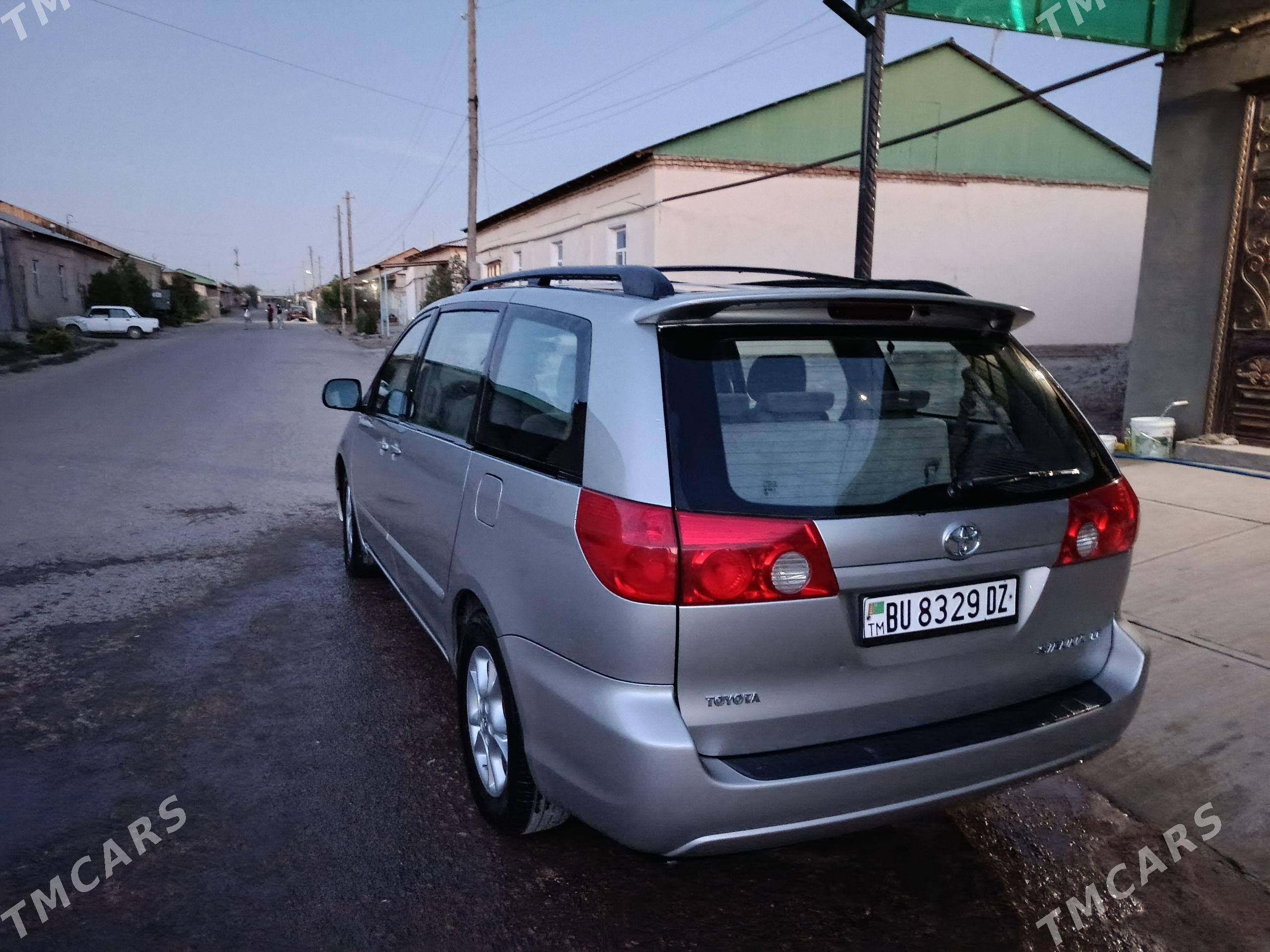 Toyota Sienna 2007 - 300 000 TMT - Дашогуз - img 1