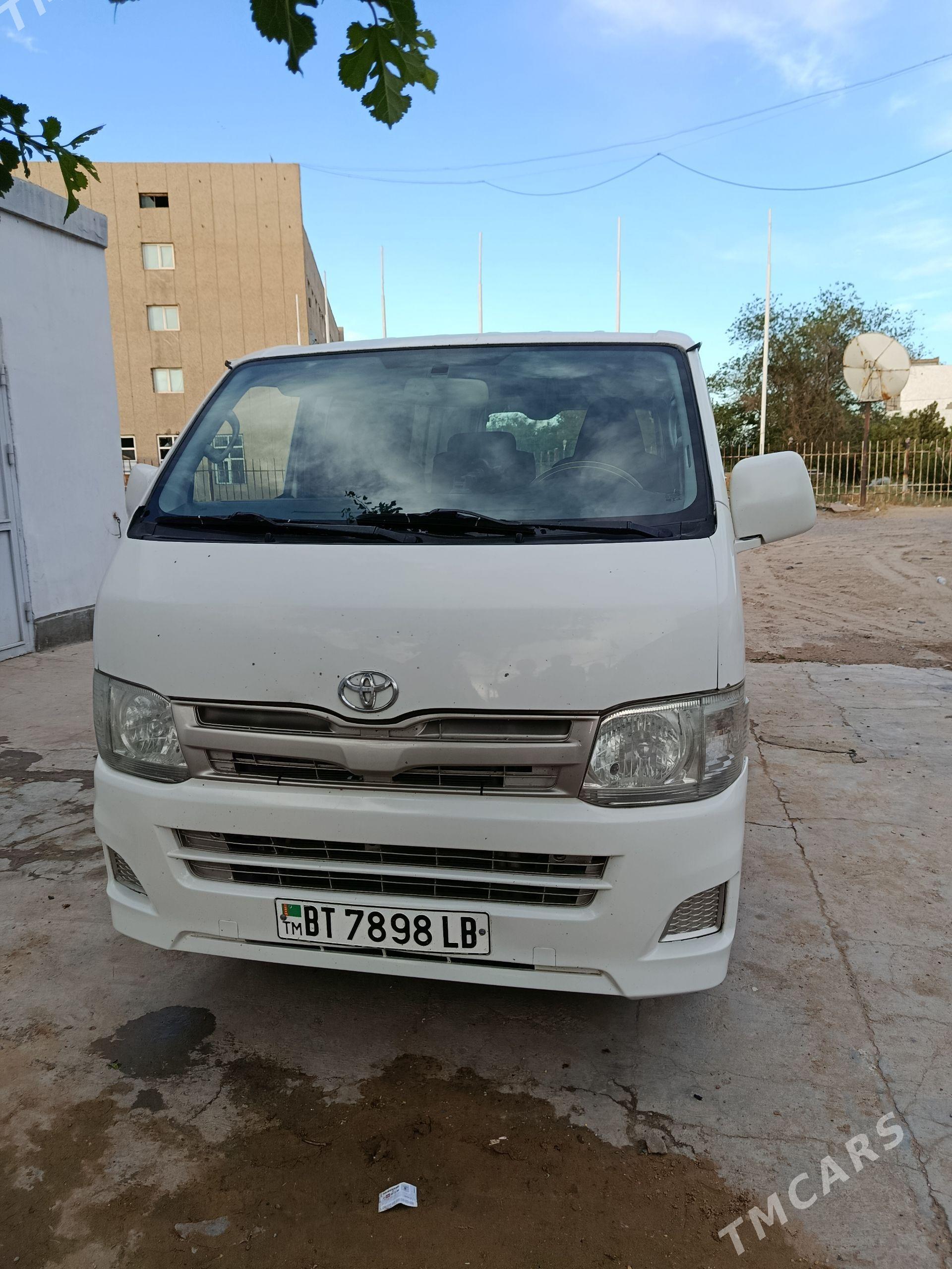 Toyota Hiace 2010 - 290 000 TMT - Gazojak - img 1